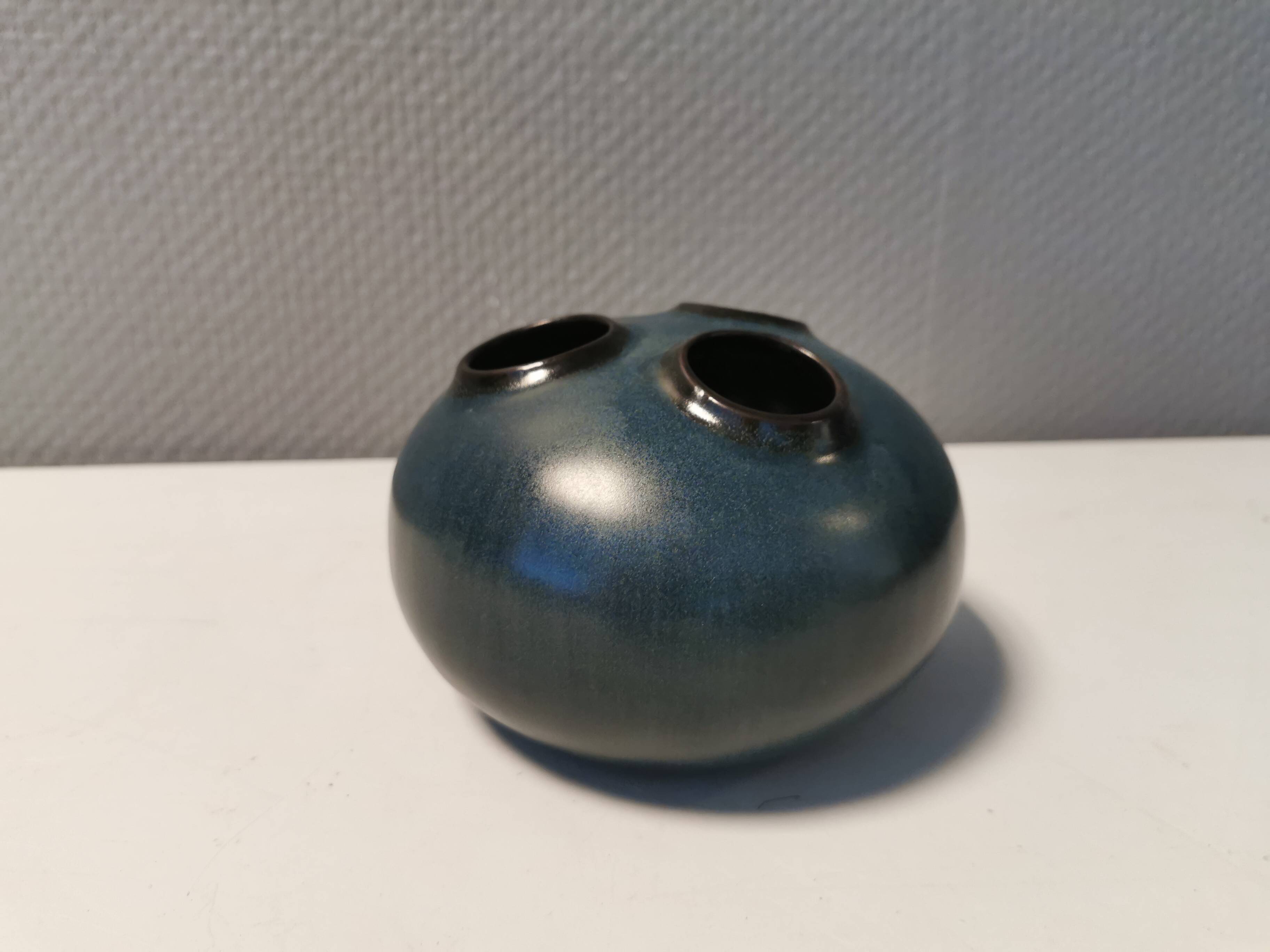 Vase by Kirsten Günther for Knabstrup Denmark. Model Trio