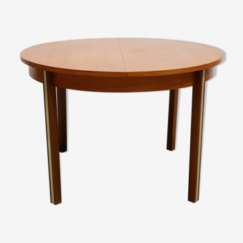 Extendable vintage round dining table