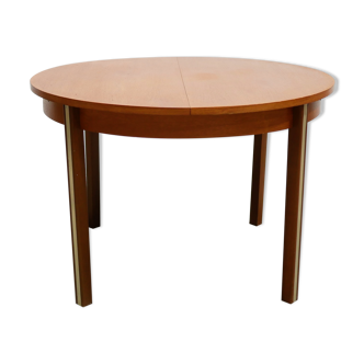 Extendable vintage round dining table