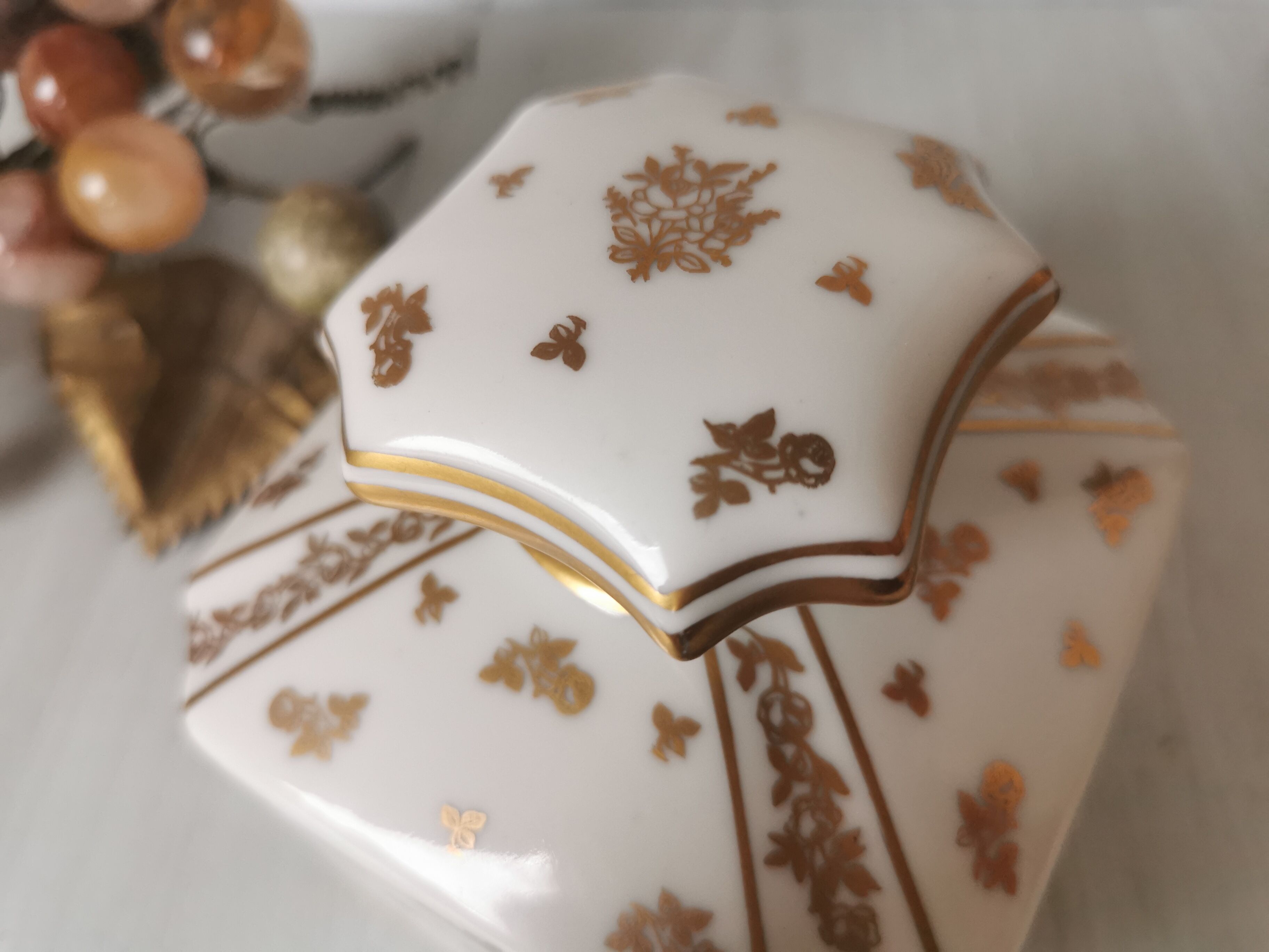 Porcelain bonbonnièree de Limoges