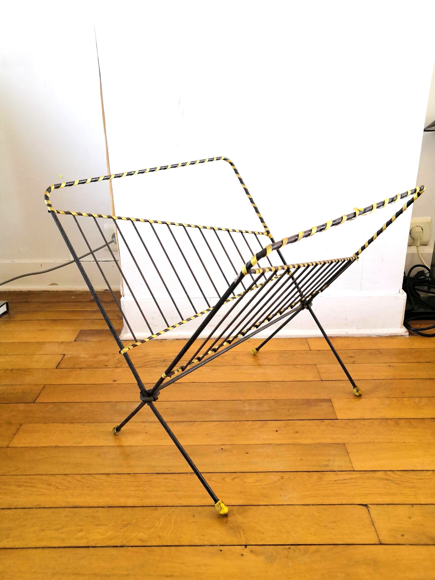 Foldable design magazine holder 50s - 60s