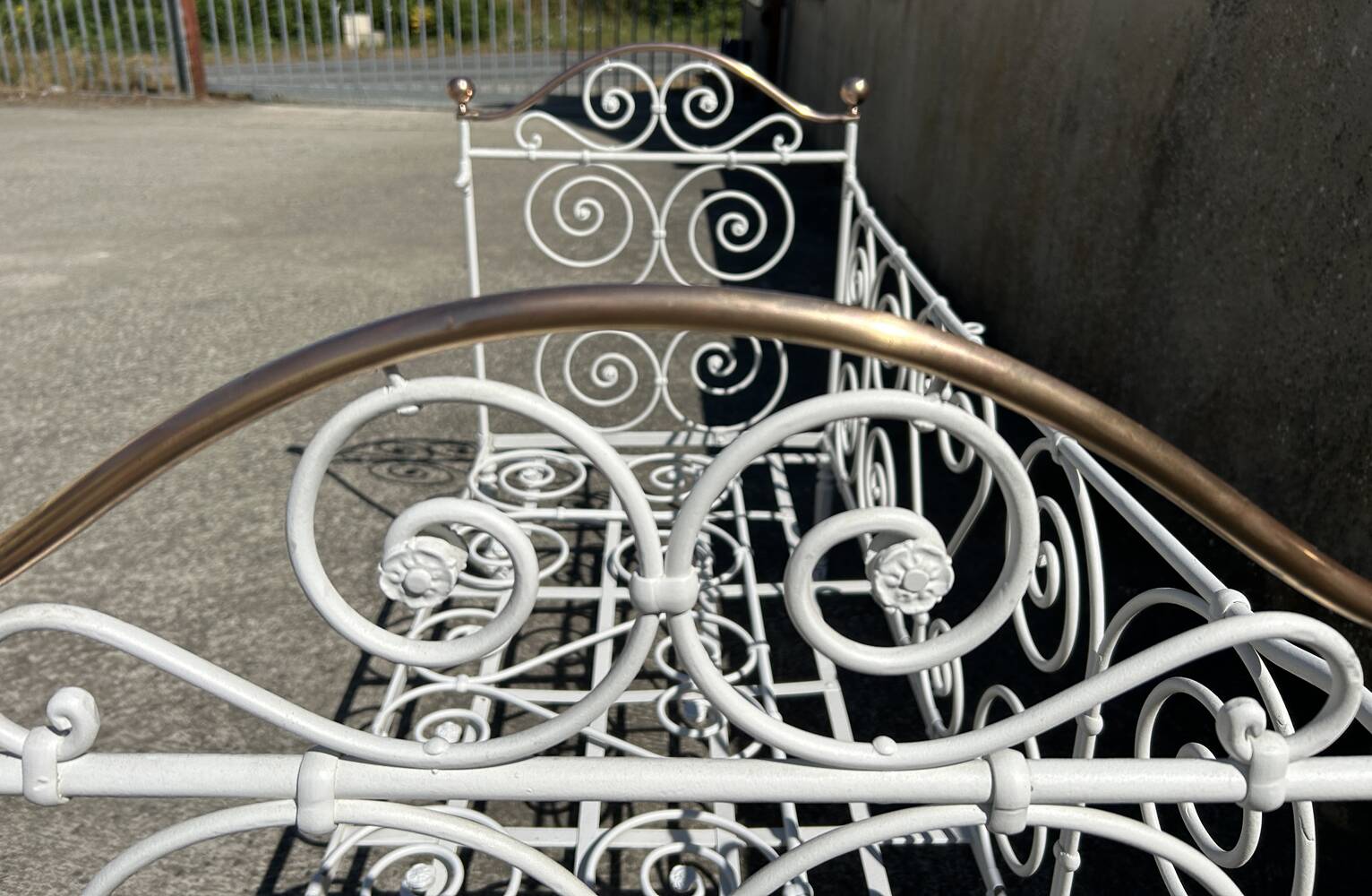 Lit banquette, wrought iron and copper, romantic Napoleonic III style, late 19th century.