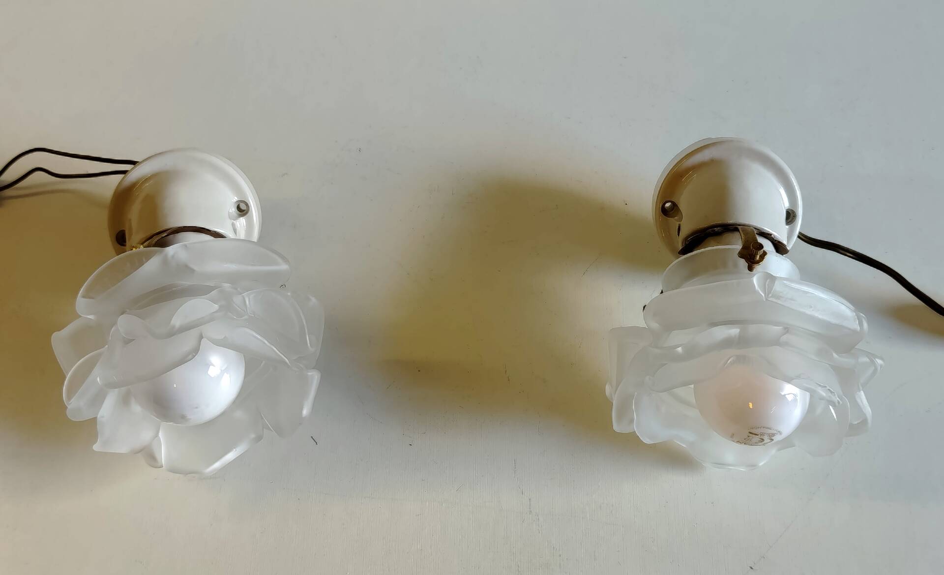 Art Deco wall lights in porcelain and glass paste - 1930s/40s
