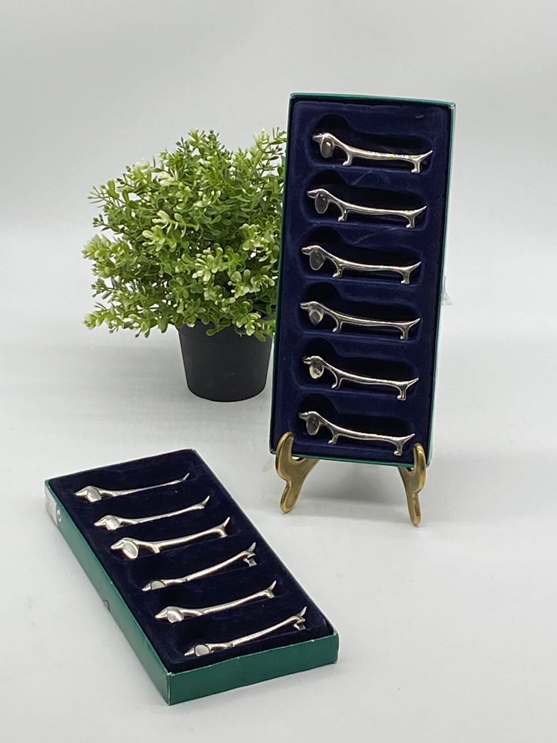 Vintage knife holder, dog, dachshund, silver metal, animal