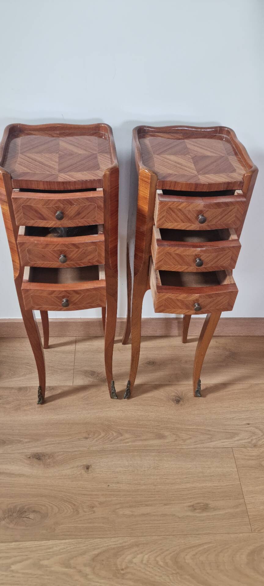 Paire de petits chevets de style Louis XV