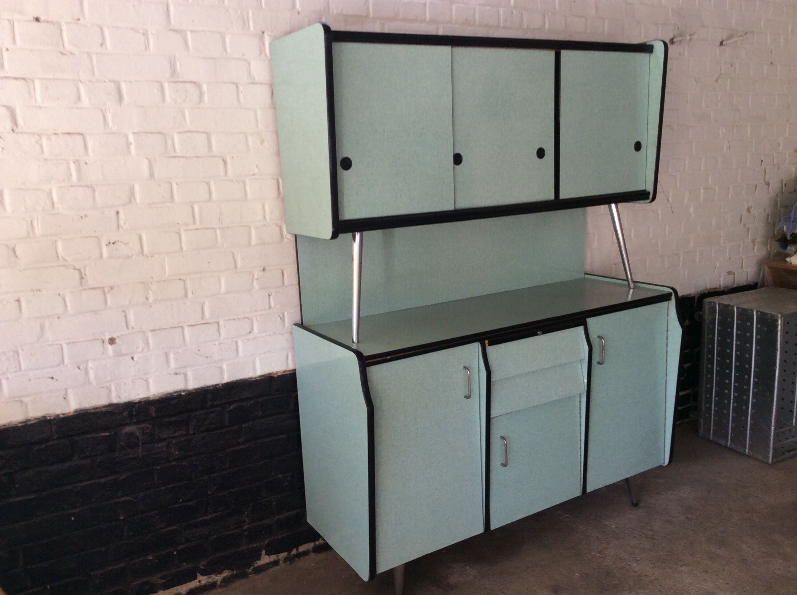 Buffet en formica vert "mint"