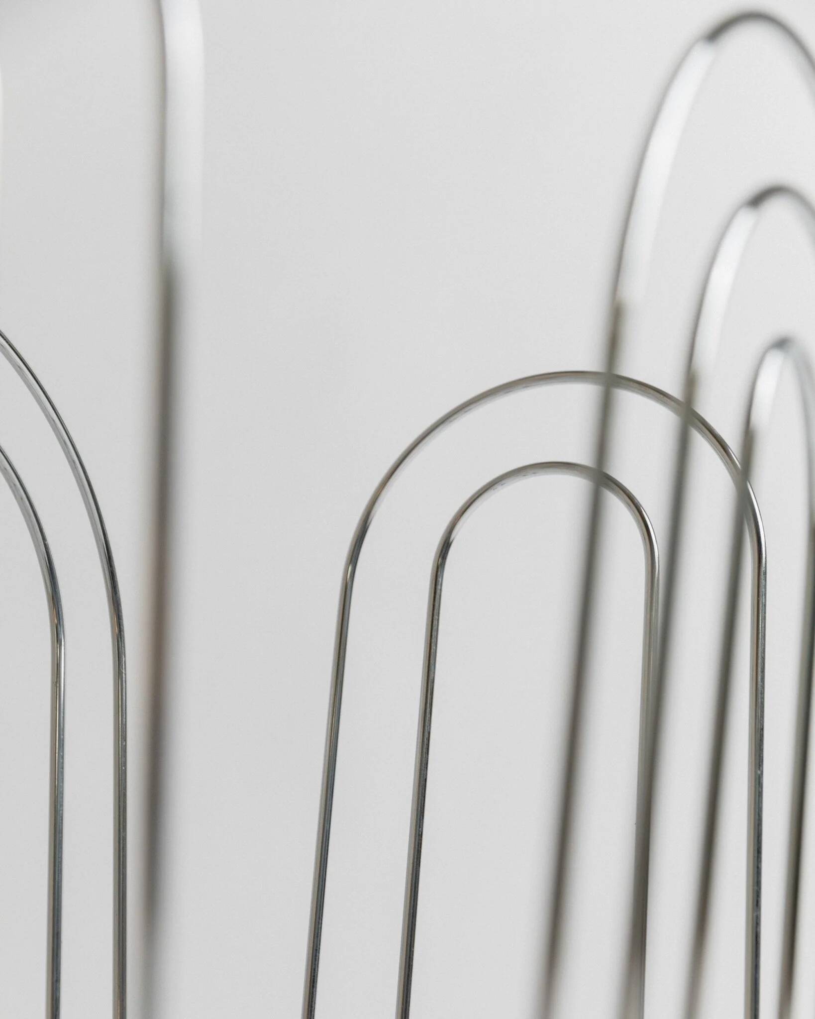 Vintage chrome-plated metal basket in Space Age 1980s design – silver storage for magazines, throws, 37x42x34 cm