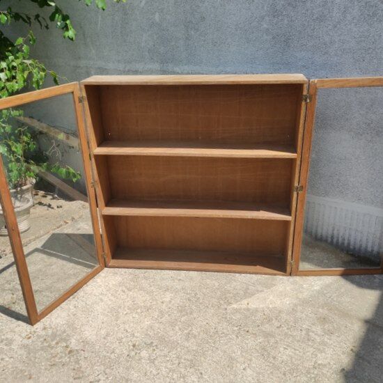 Showcase, furniture to hang