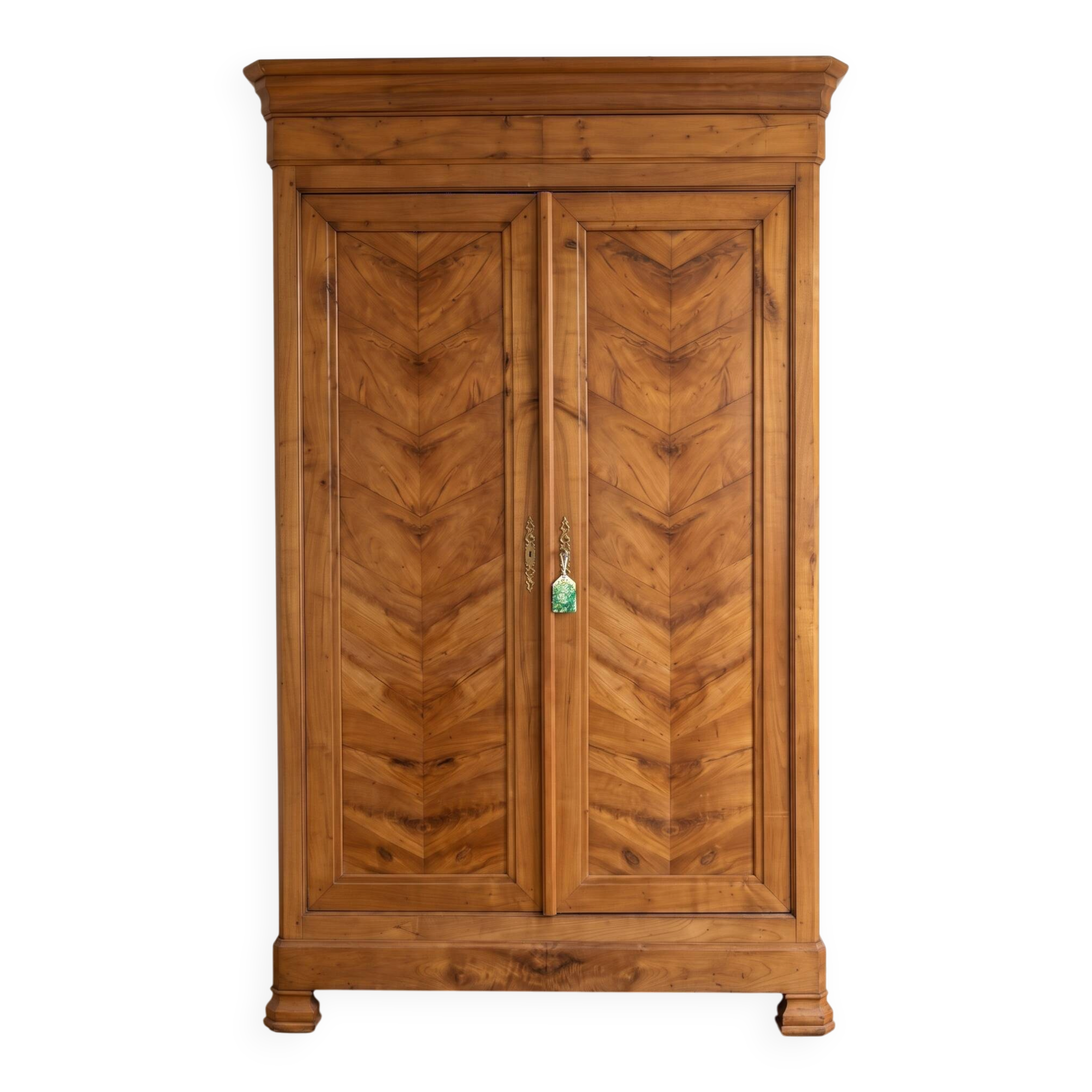 Armoire ancienne en noyer et placage papillon Ancien Bois
