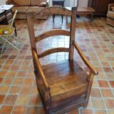 Chaise coffre ancienne en bois massif