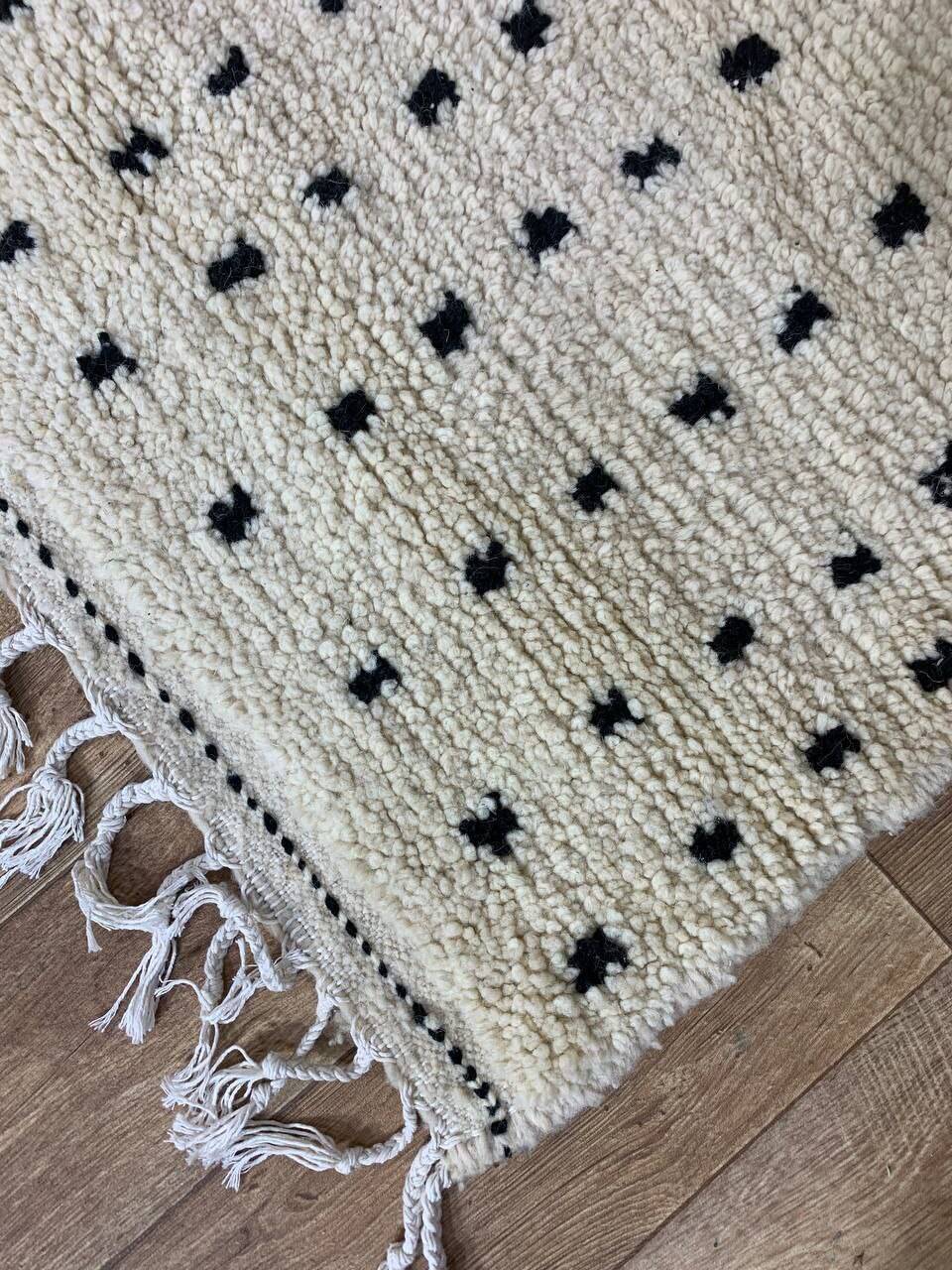 Handmade polka dot Berber rug 250 X 150 CM