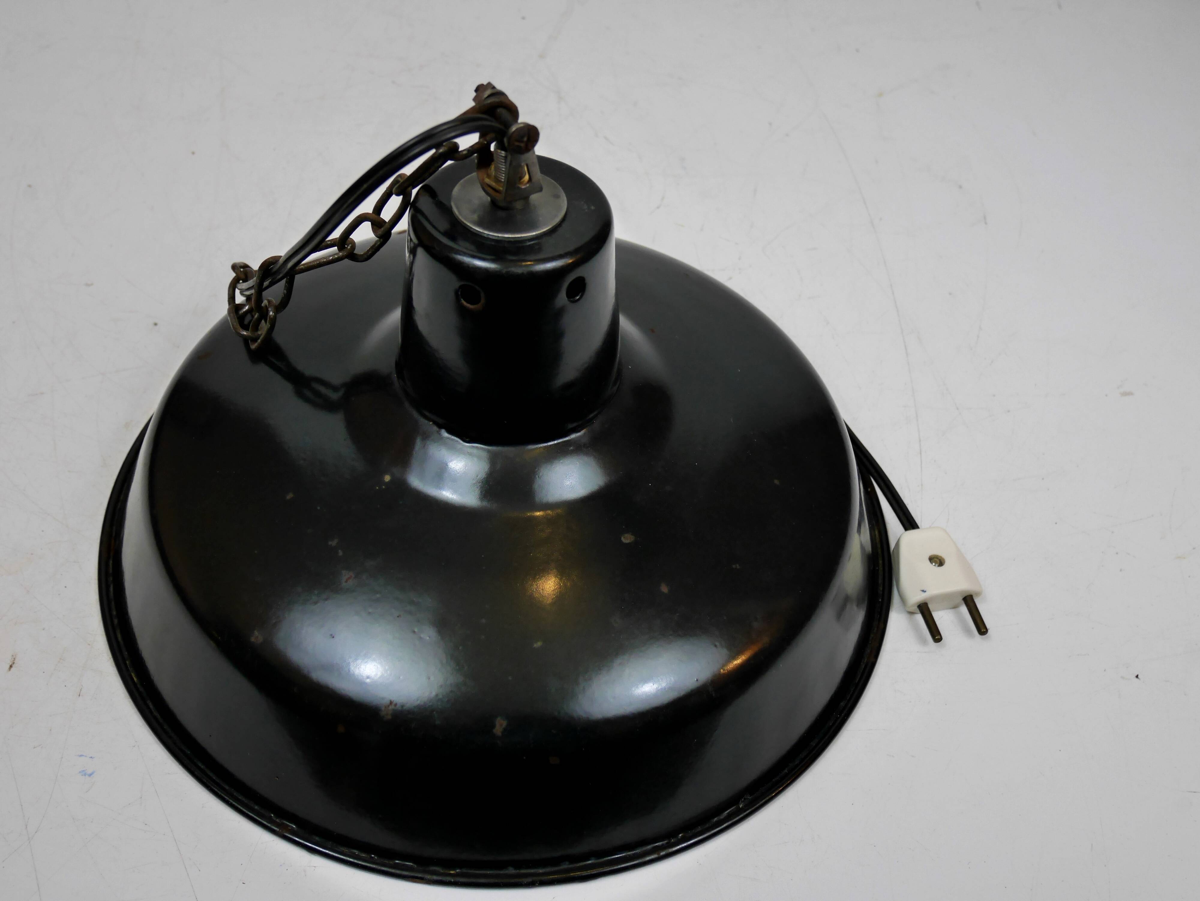 Suspension lampe industrielle tole emaillée noir