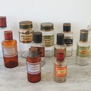 Apothecary bottle kina ciner contus