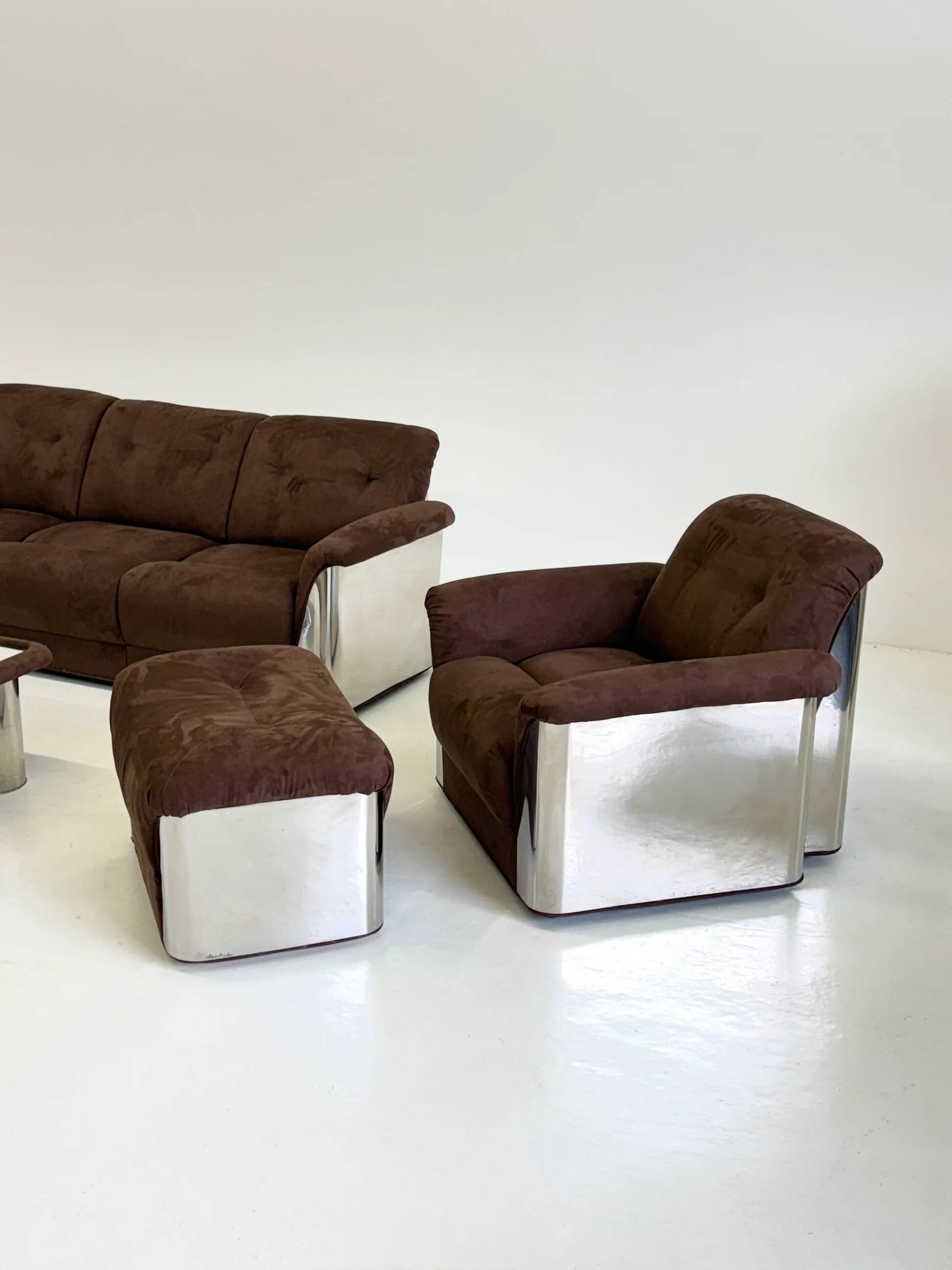 Complete lounge seating area by Gian Pietro Arosio