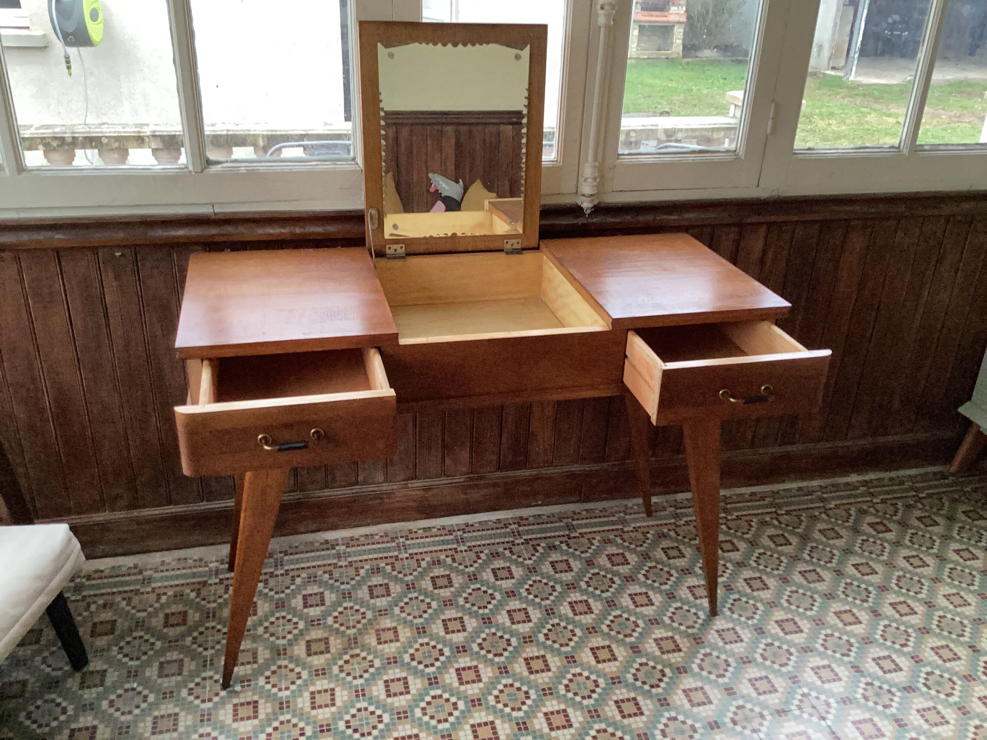 Vintage dressing table compass feet