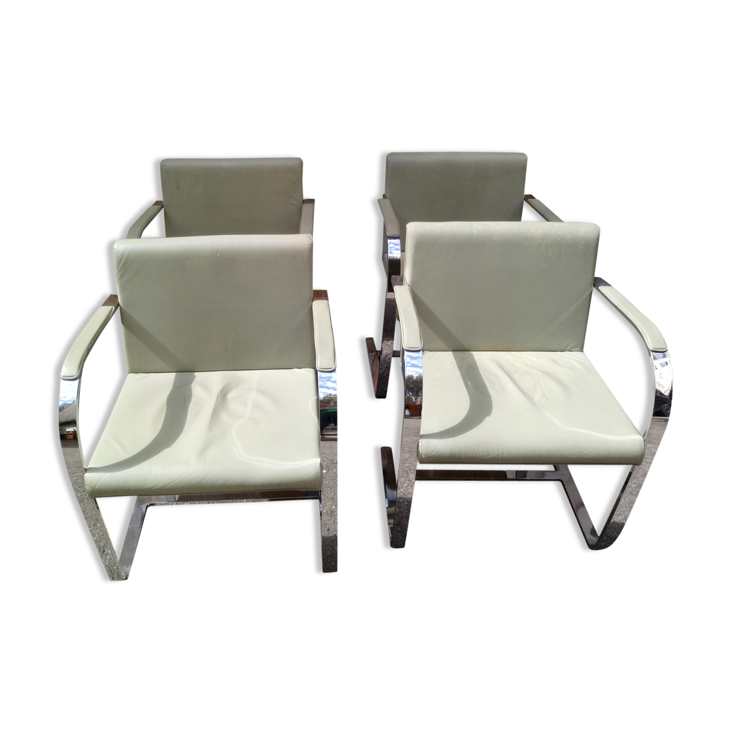 Fauteuils en cuir modèle 'brno' Ludwig  Mies Van der Rohe