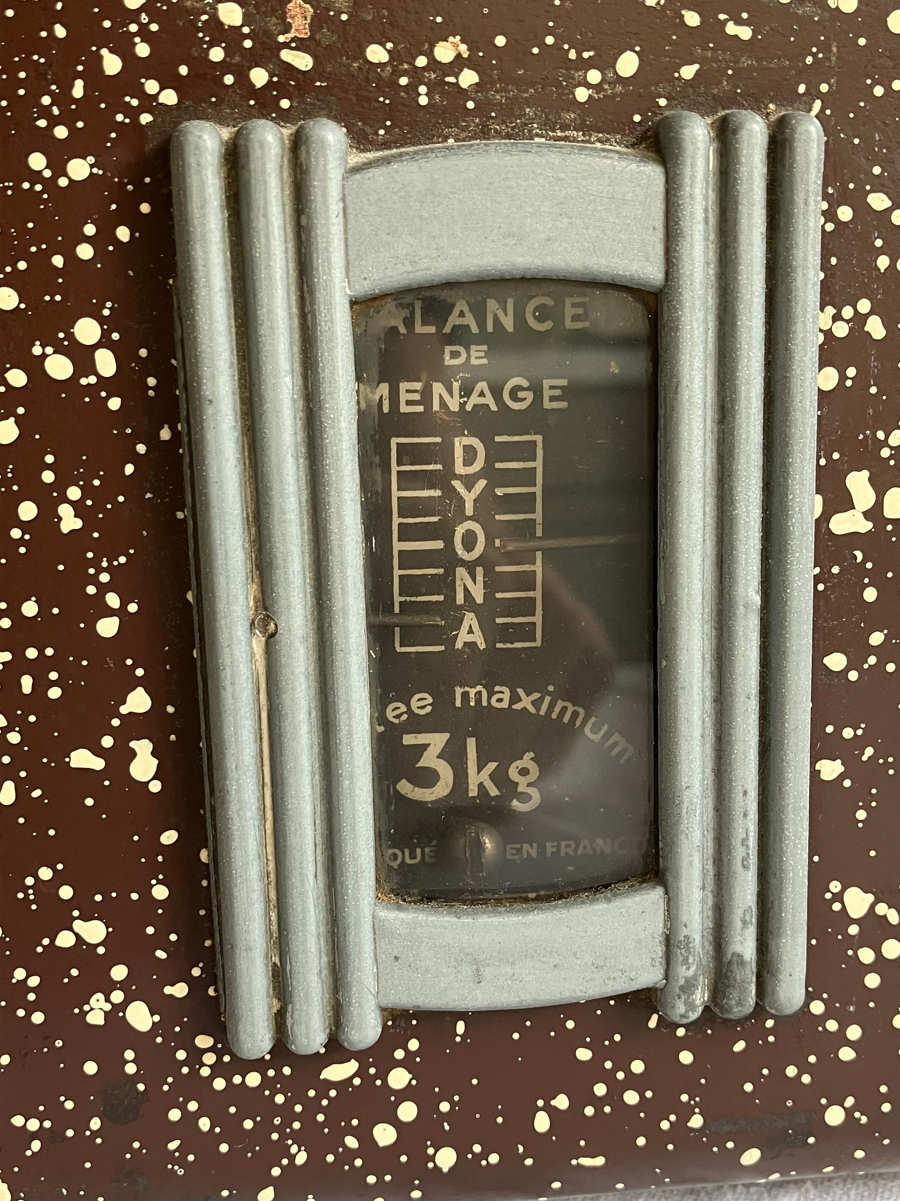 Old household scale dyona