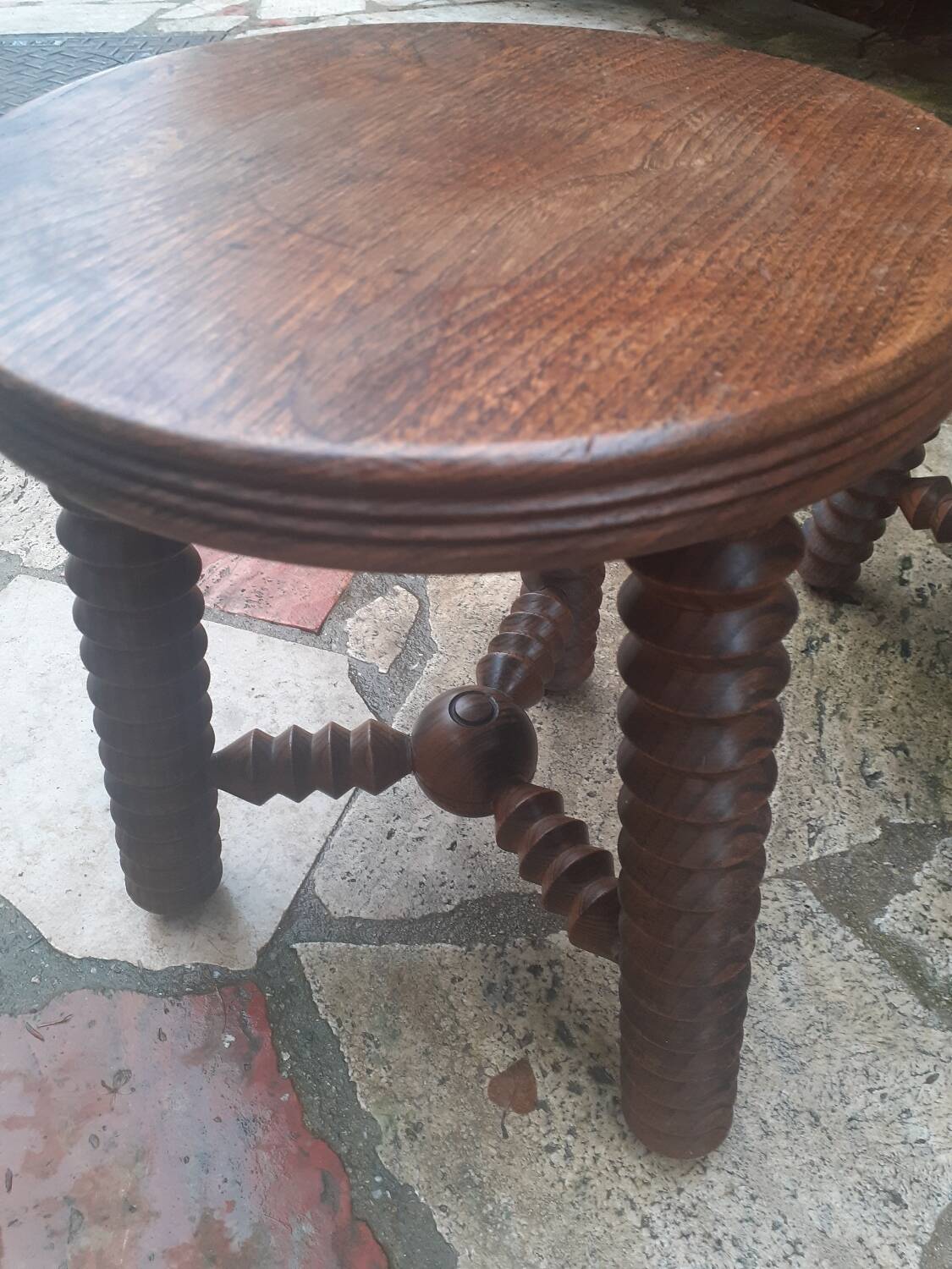 Low table with 2 small stools