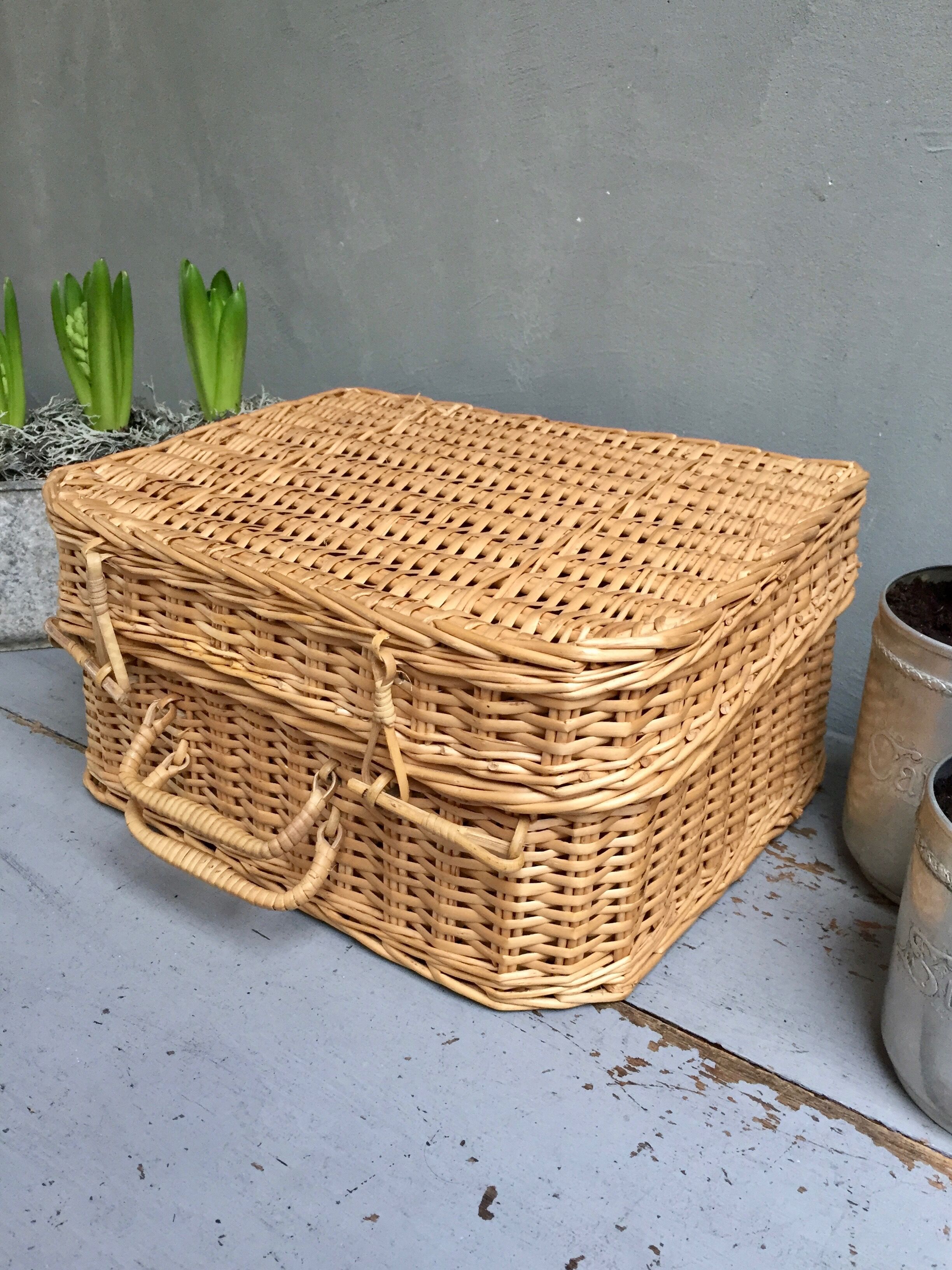 Vintage rattan case