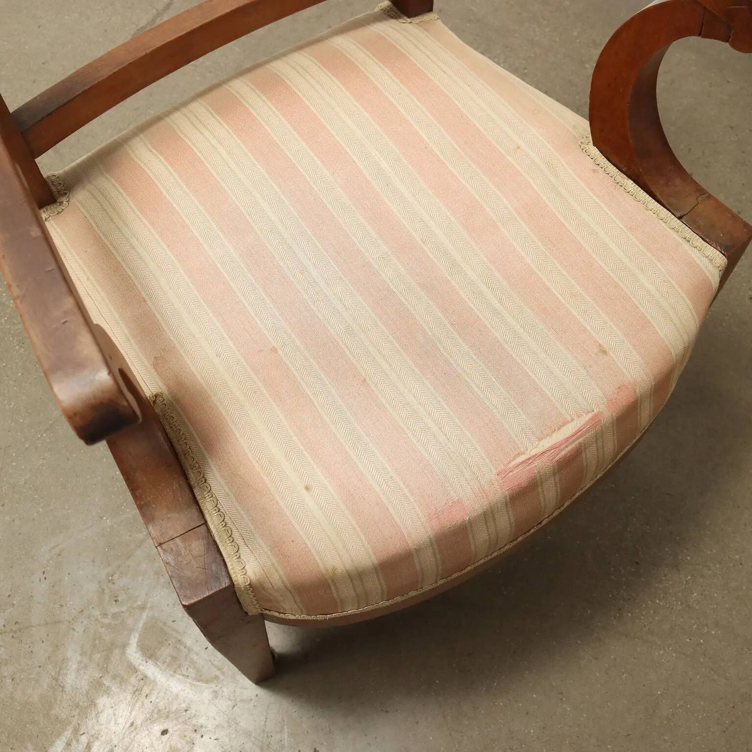 Paire de fauteuils Directoire anciens en merisier et tissu XVIII-XIX siècle