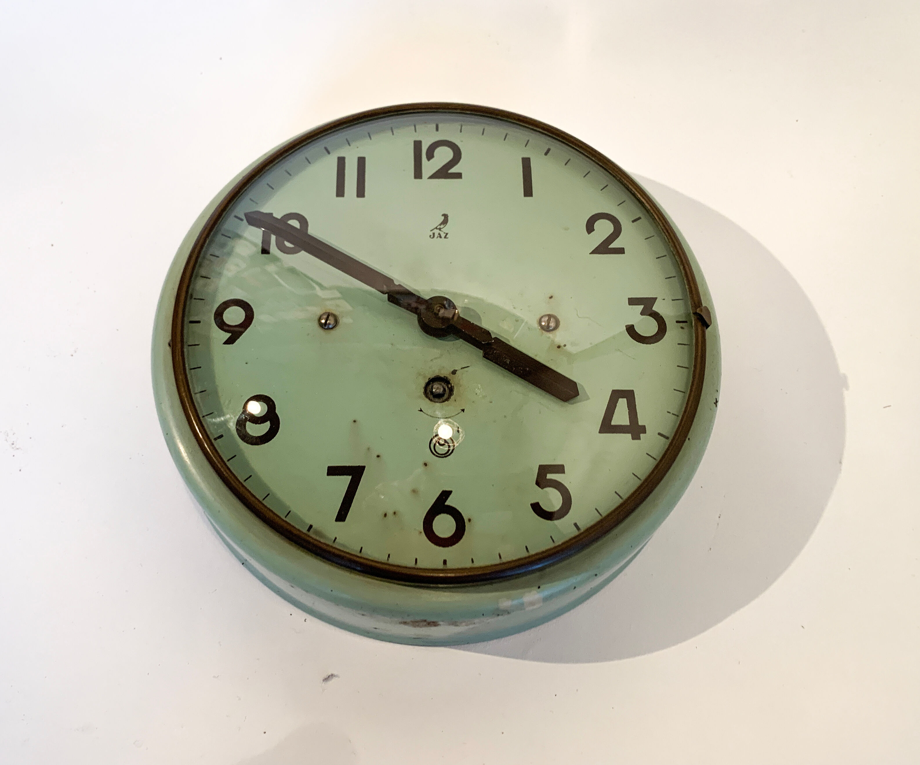Mechanical wall clock