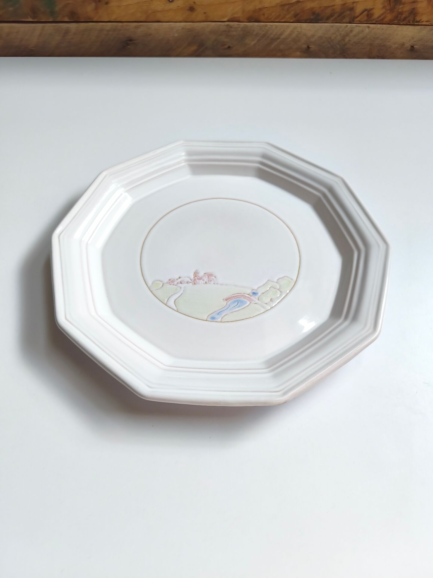 Round vintage Niderviller plate with a country decor.