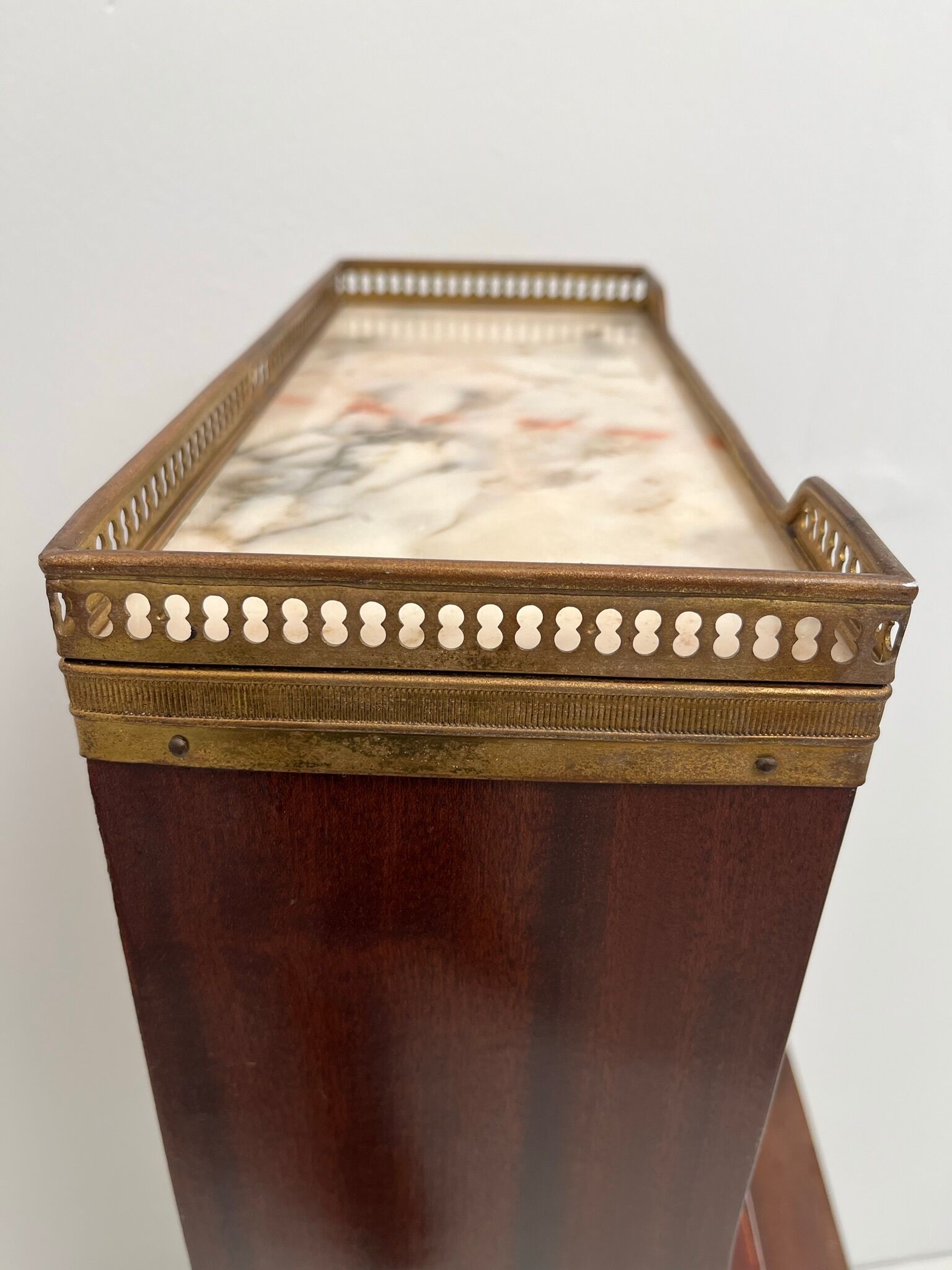 Louis XVI entrance furniture