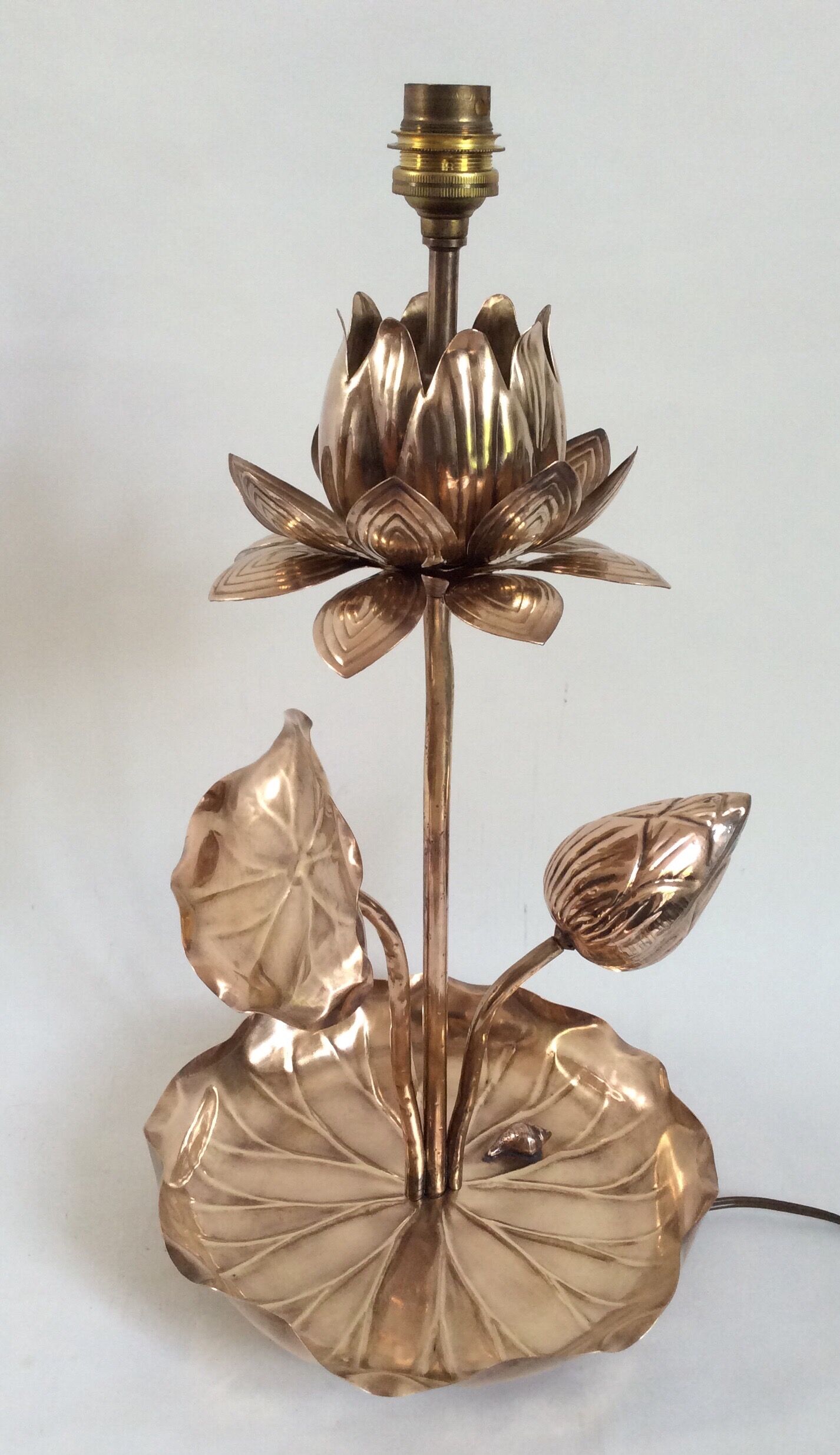 Hollywood Regency-style "lotus flower" lamp foot