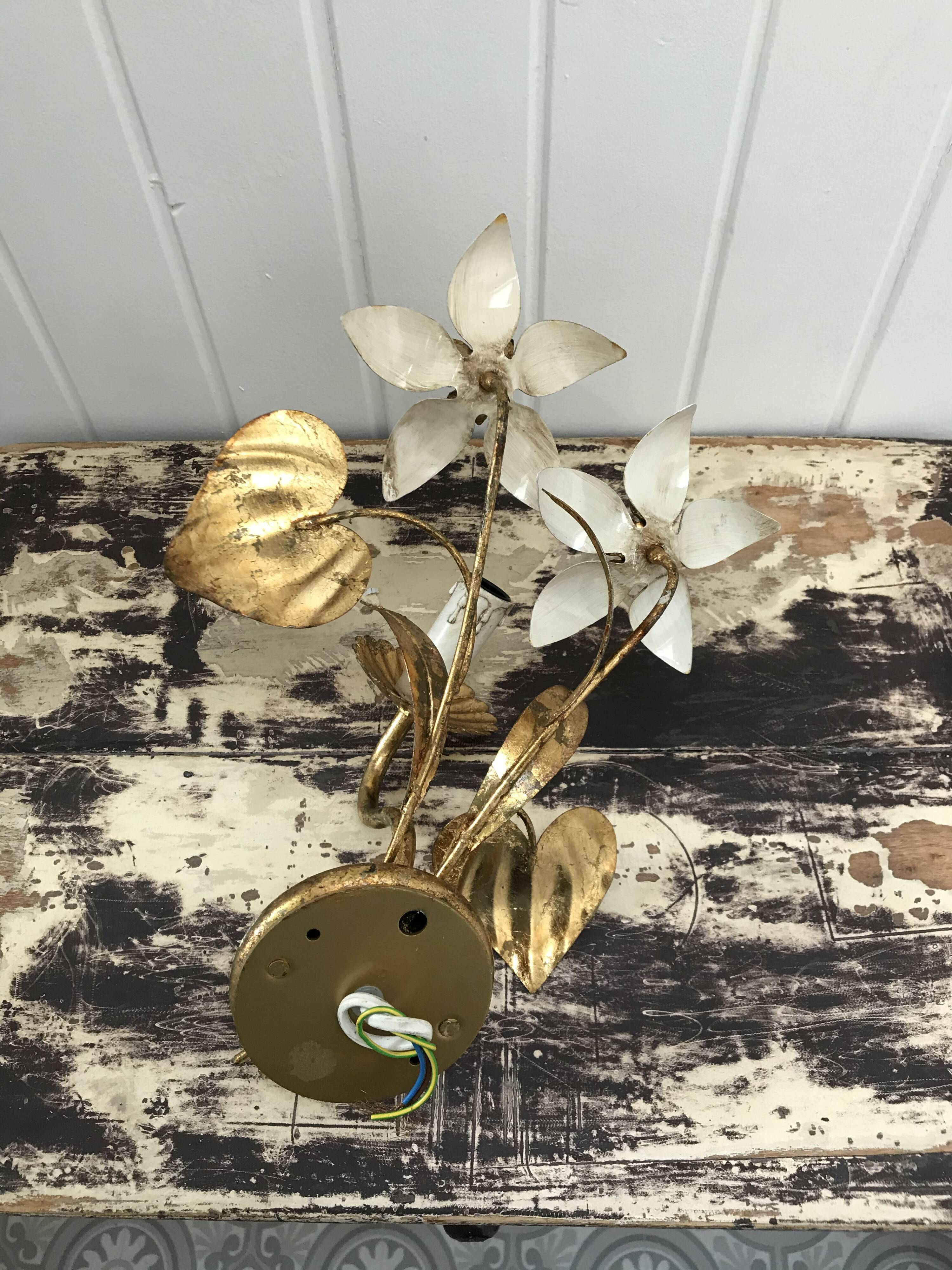 OLIVE BRASS FLOWER WALL LAMP