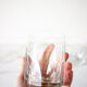 Paire de verres à whisky en verre taillé