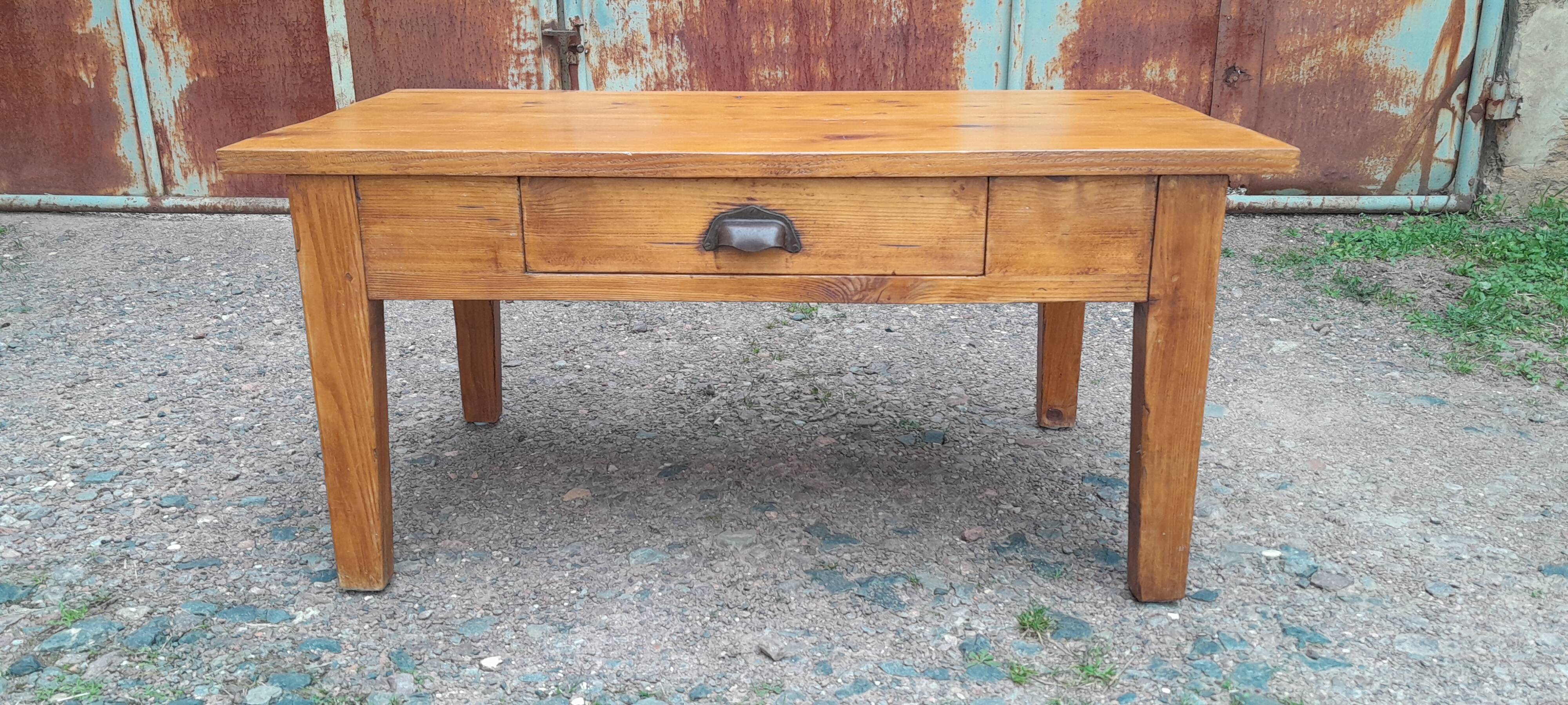 Table basse sapin patiné