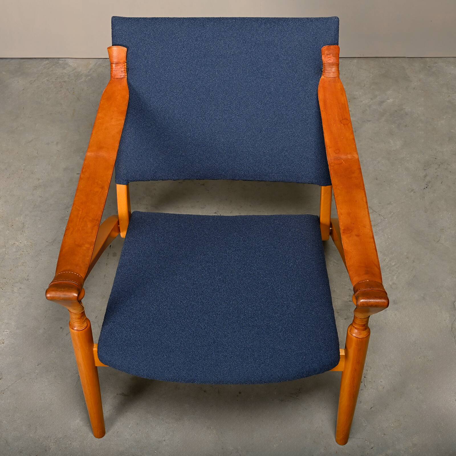 Scandinavian Modern Foldable Safari Lounge Chair in Beech wood and Blue fab