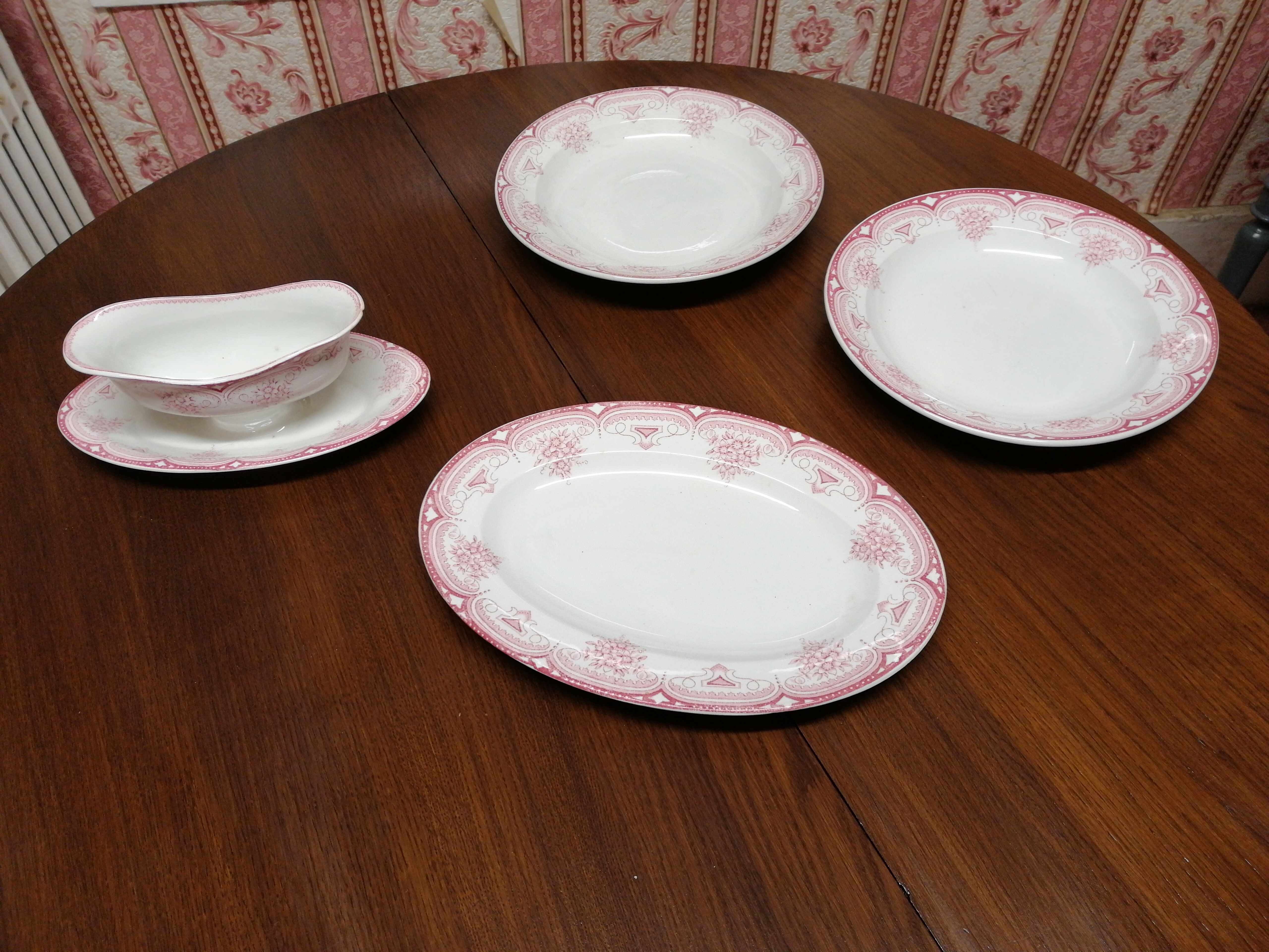 Assiettes en faïence Onnaing