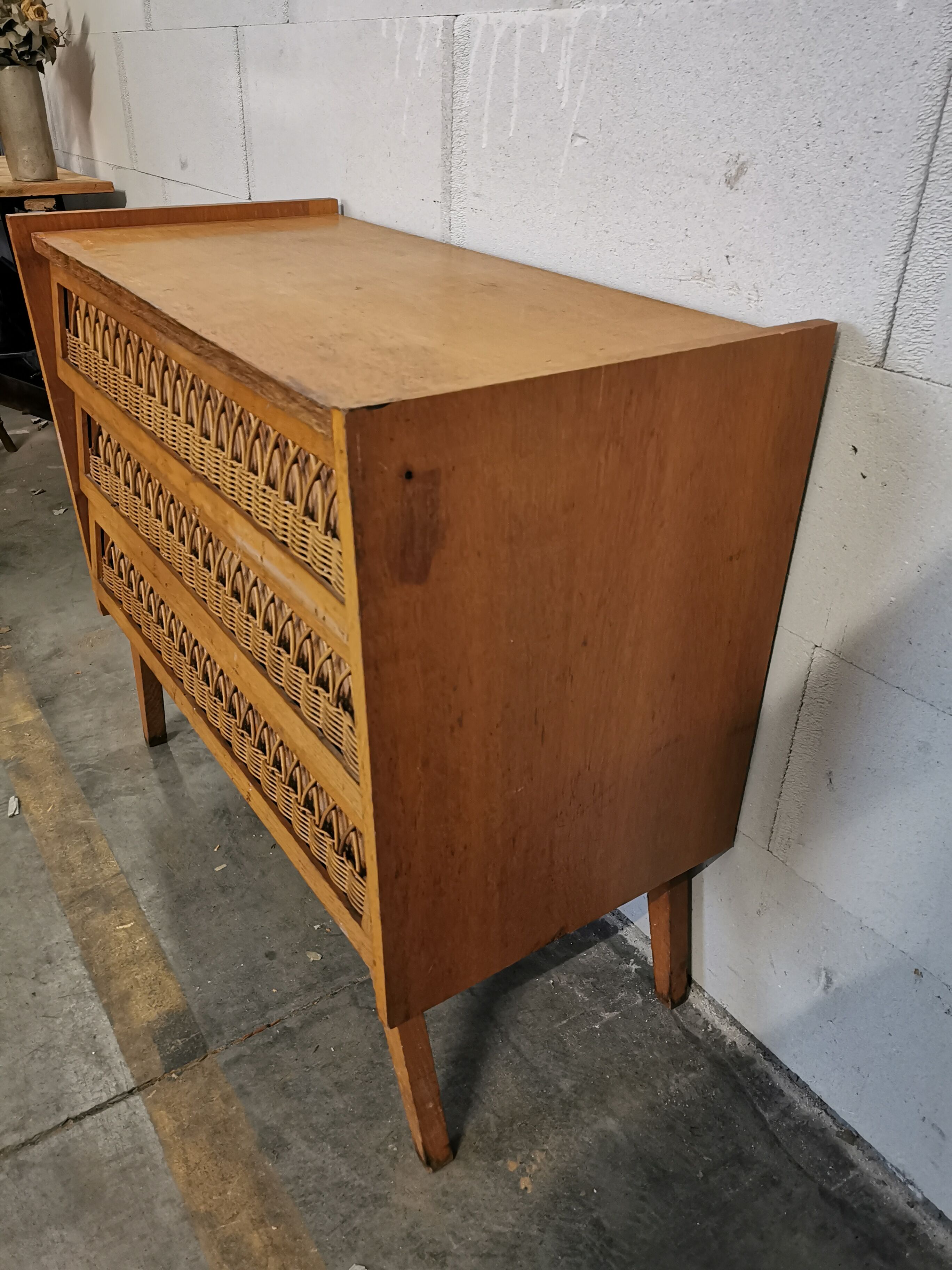 Commode vintage en bois et rotin