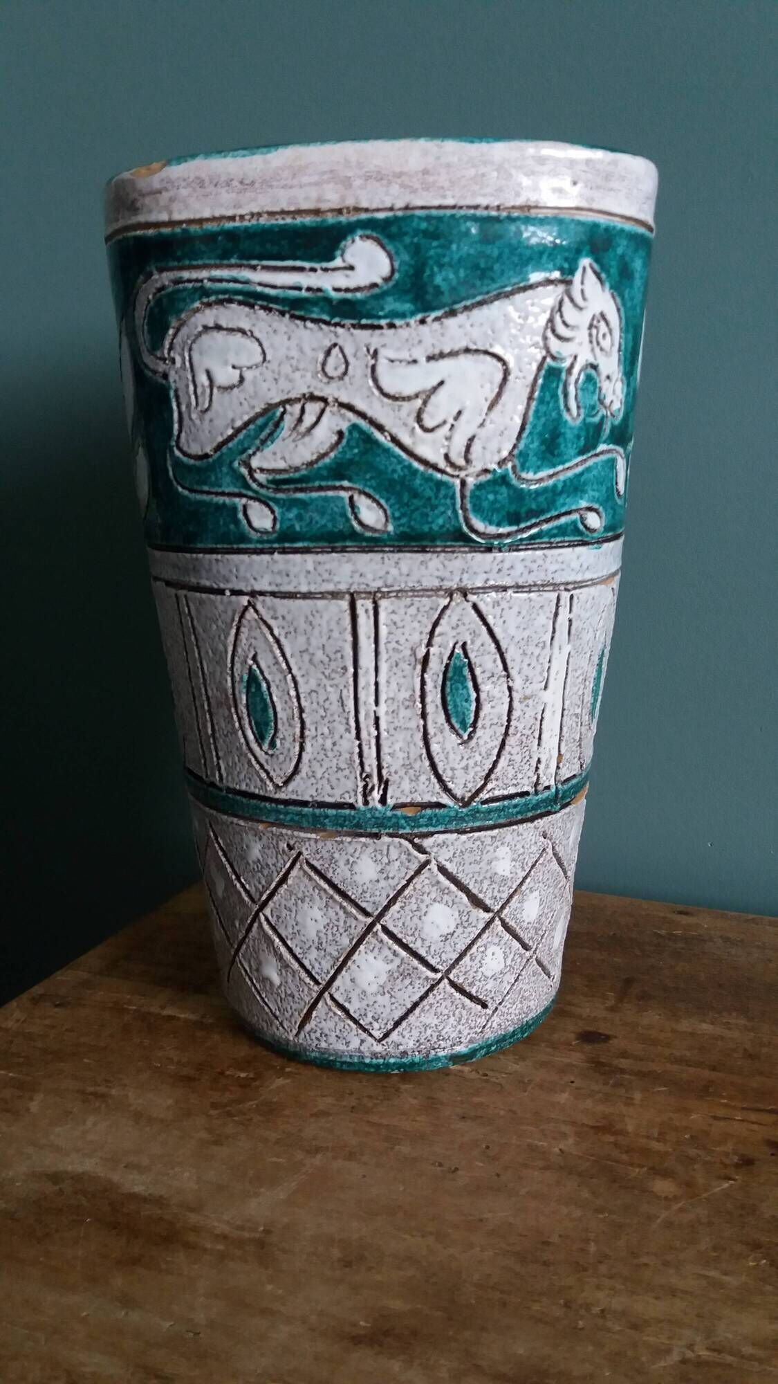 Sgraffito vase signed Nuovo Rinascimento, Fratelli Fanciullacci, Italy