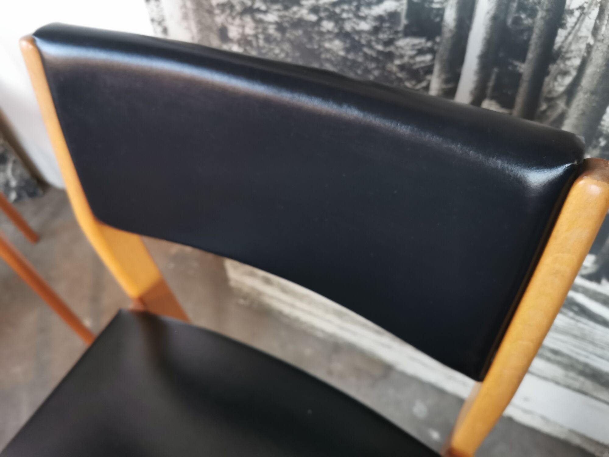 Set of 4 chairs scandinavian style wood and skaï black