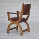 Années 1950, design danois, fauteuil retapissé, cuir marron naturel, bois de chêne.