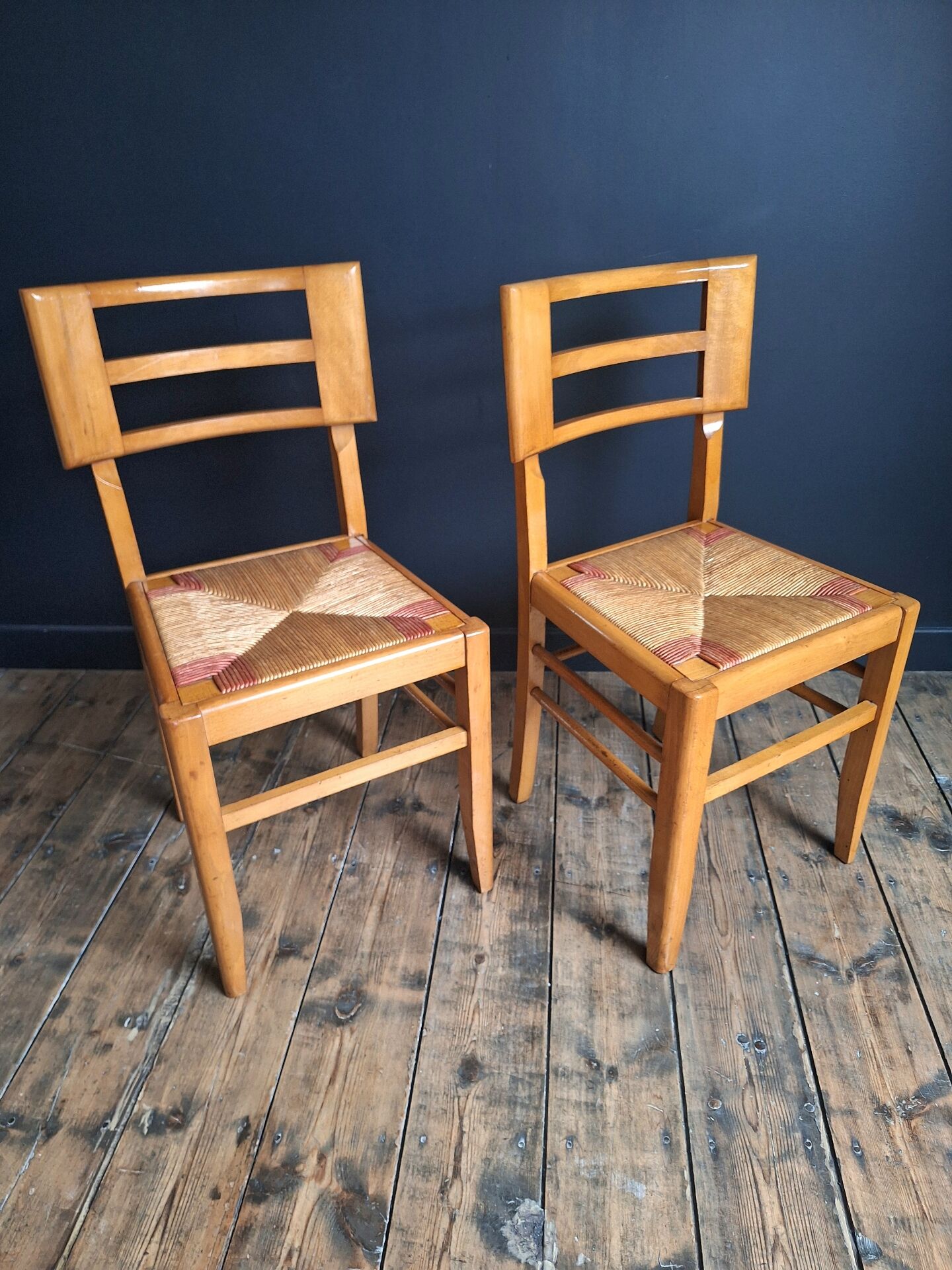Paire de chaises design Pierre Cruège, meubles sièges anciens