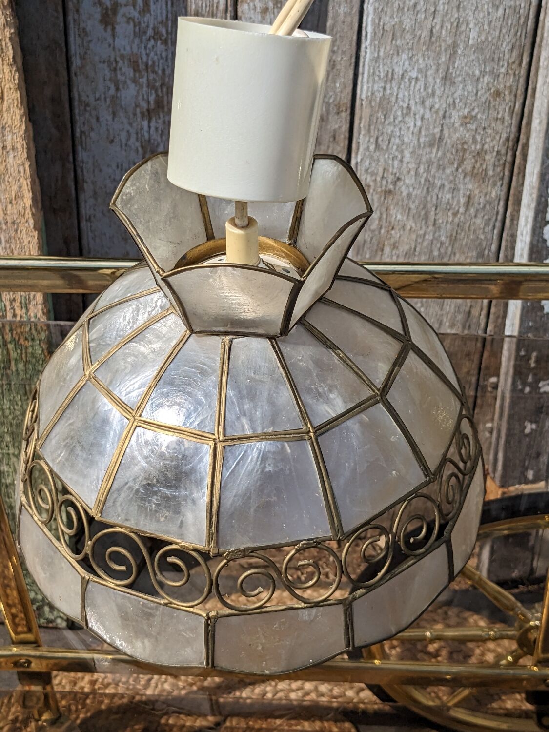 Vintage suspension in mother-of-pearl and brass