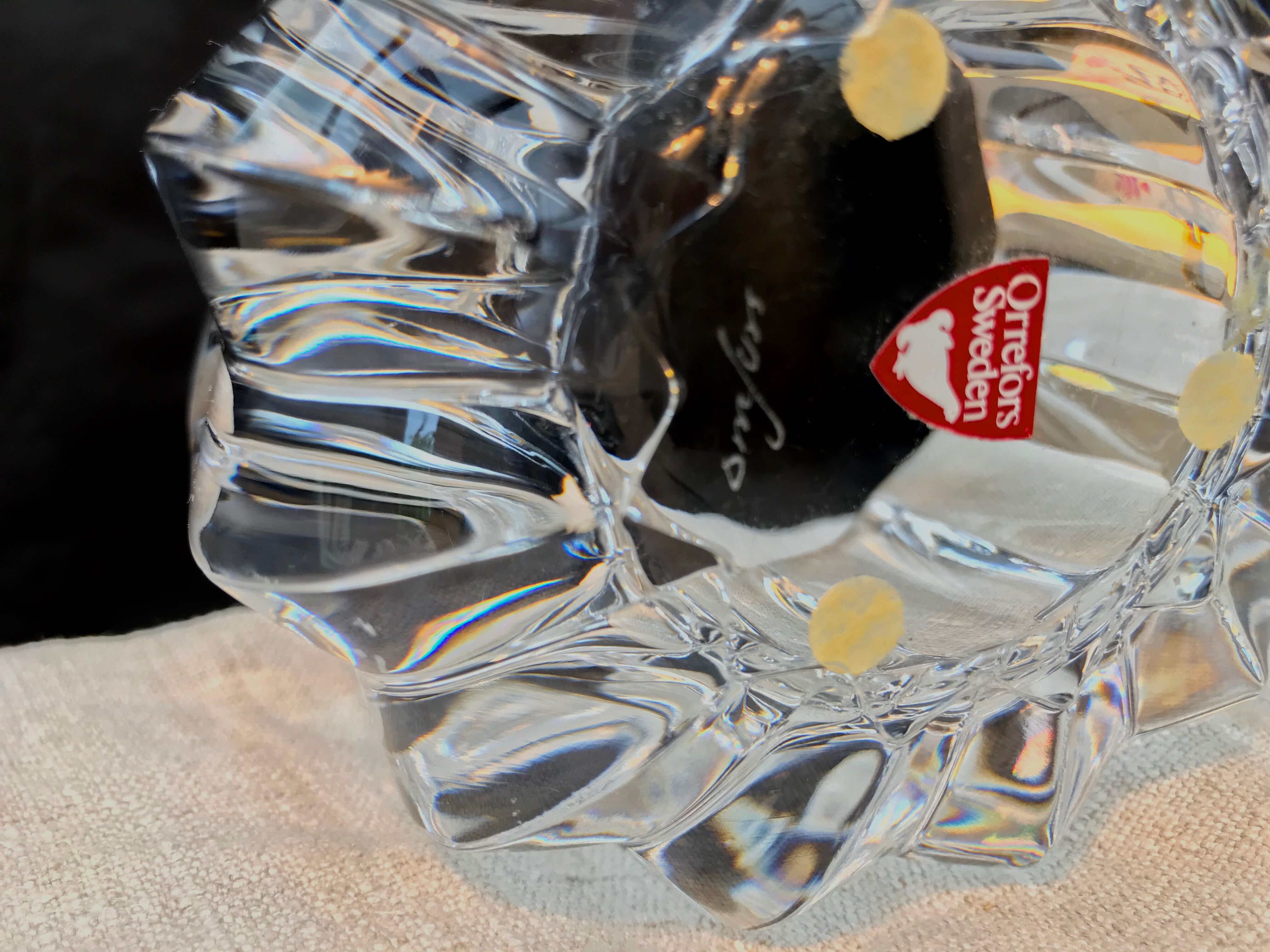 Small tulip pocket or signed crystal baguier, Scandinavian design by Jan Johanson Orrefors