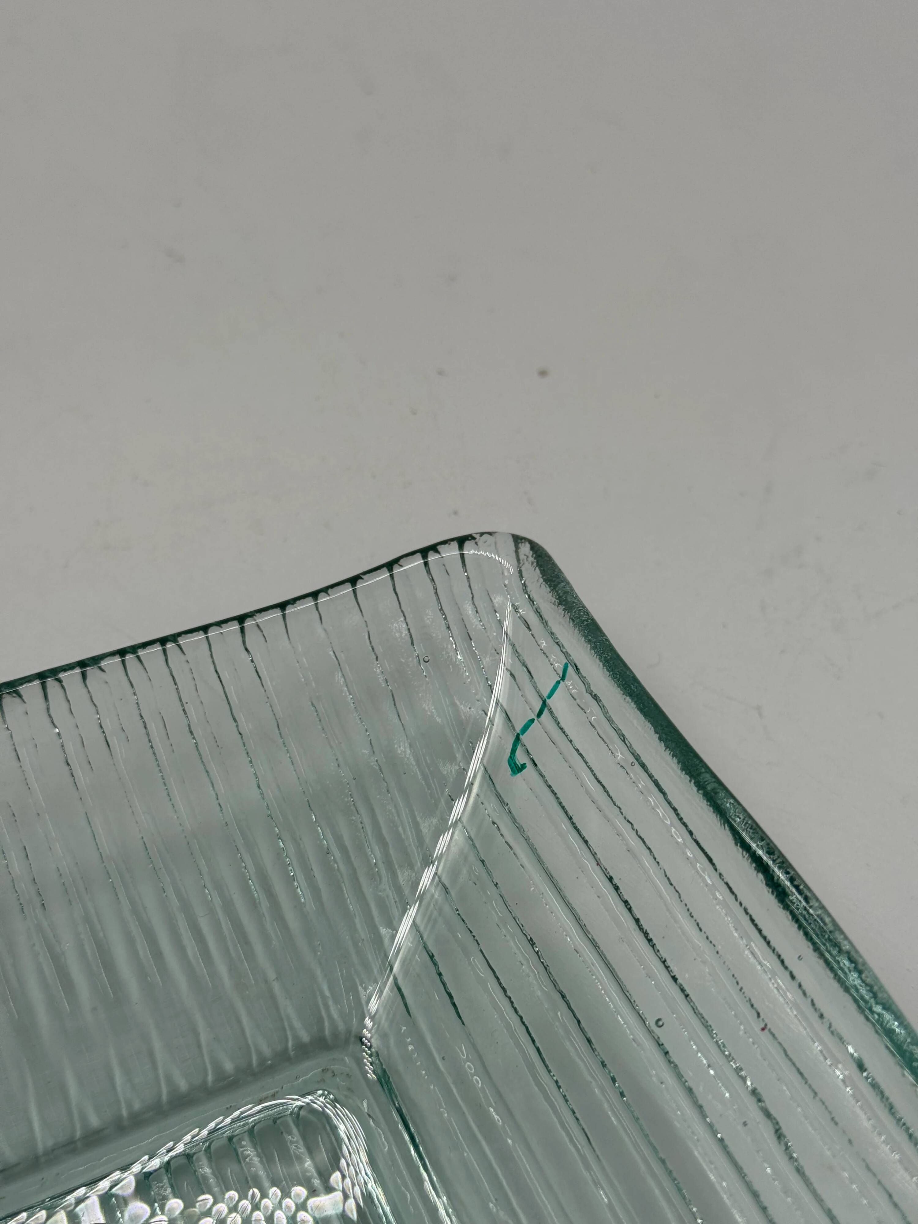 Plateau carré vintage en verre strié