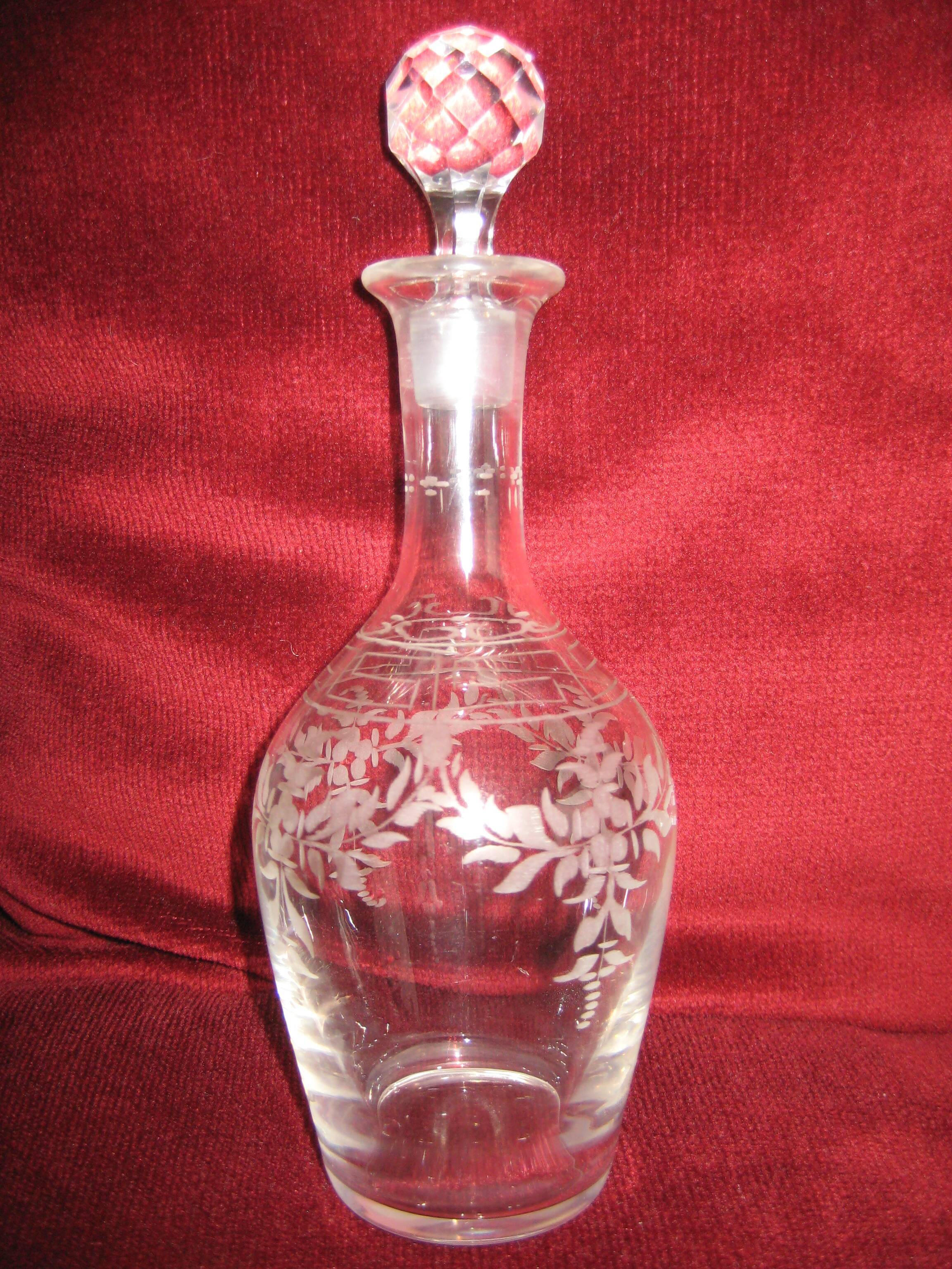 2 carafons of chiseled glass