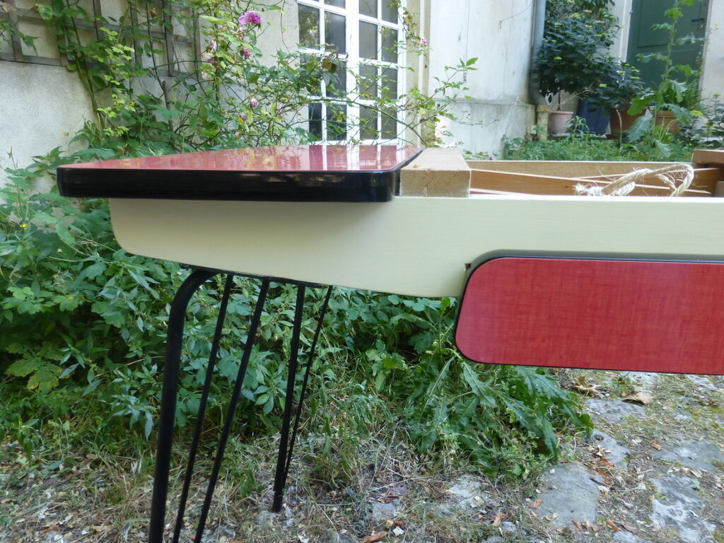 Formica eiffel foot table and its chairs