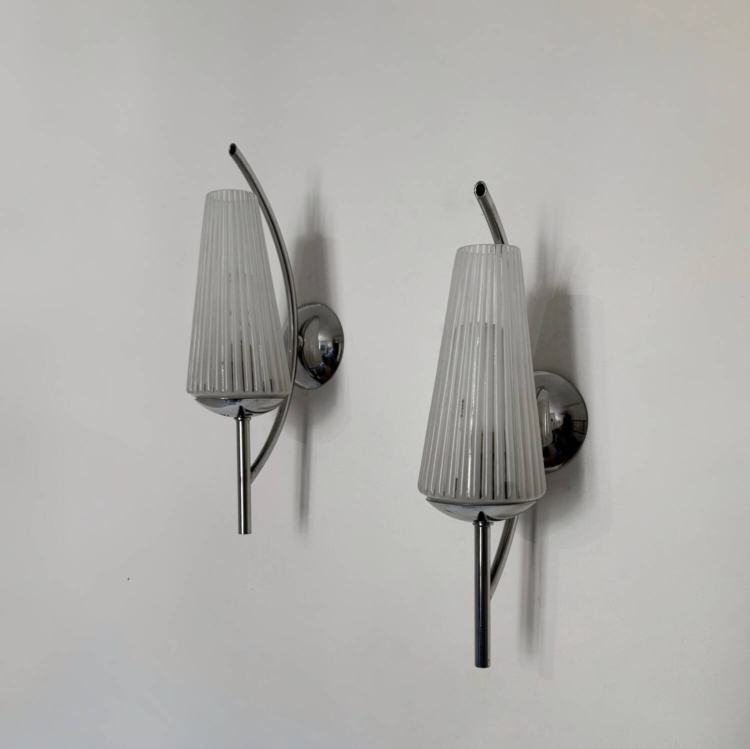 Chrome and ribbed glass wall lights from the 60s (X2)