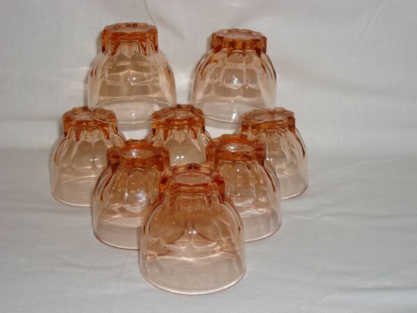 Service vintage en verre rose saumon – Carafe, 8 verres, et plateau Art Dec