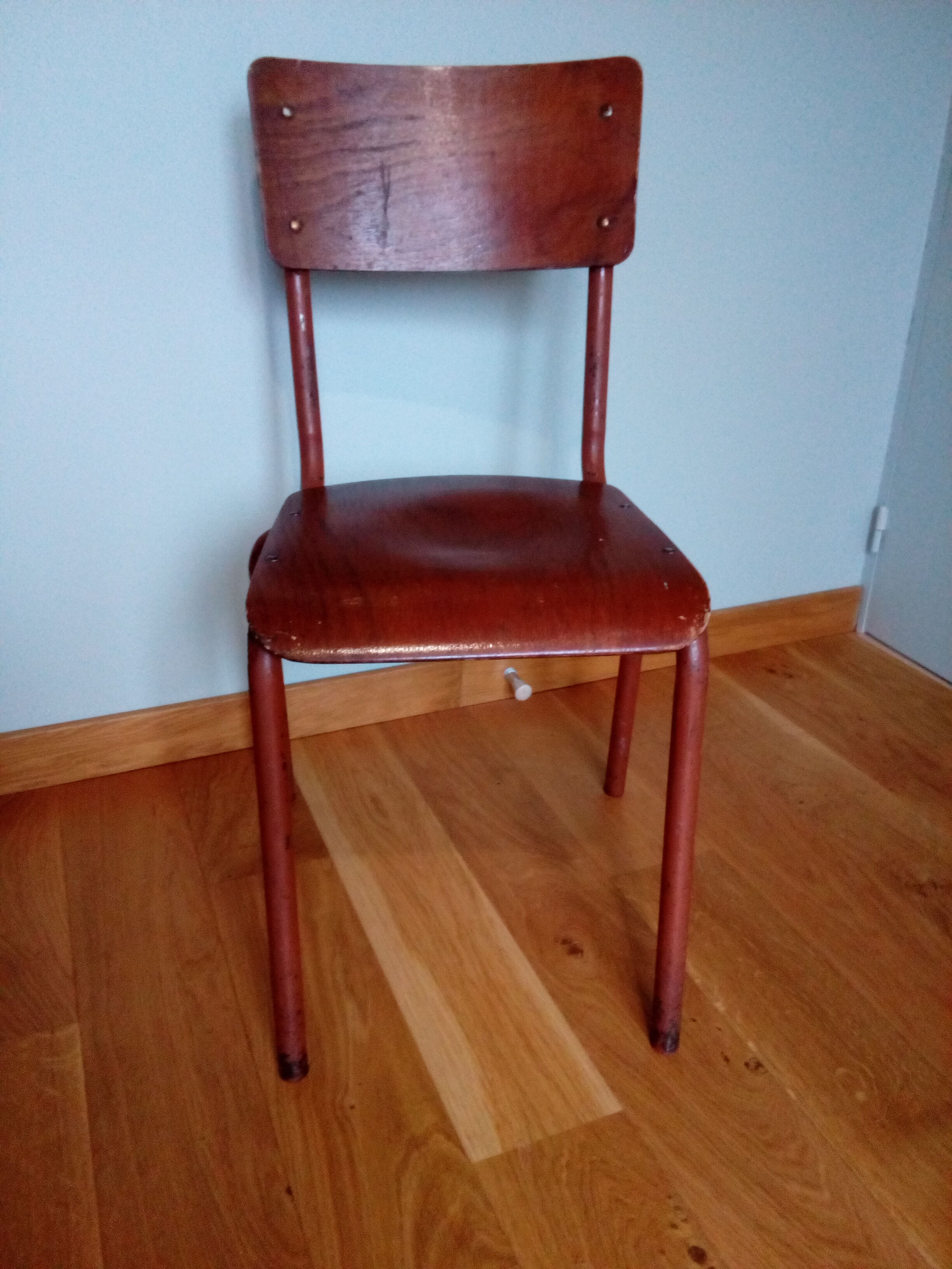 adult school chair