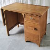 Expandable child desk