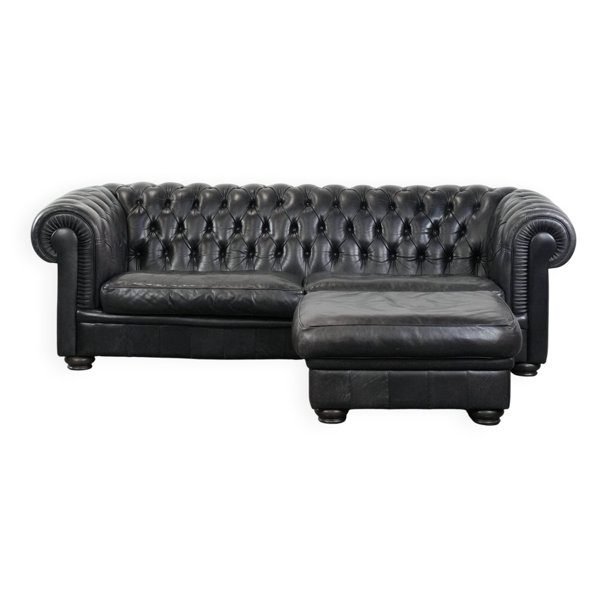Set consisting of a cowhide leather Chesterfield sofa and matching ottoman