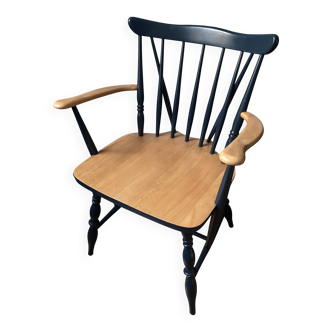 Scandinavian chair in wood and navy blue