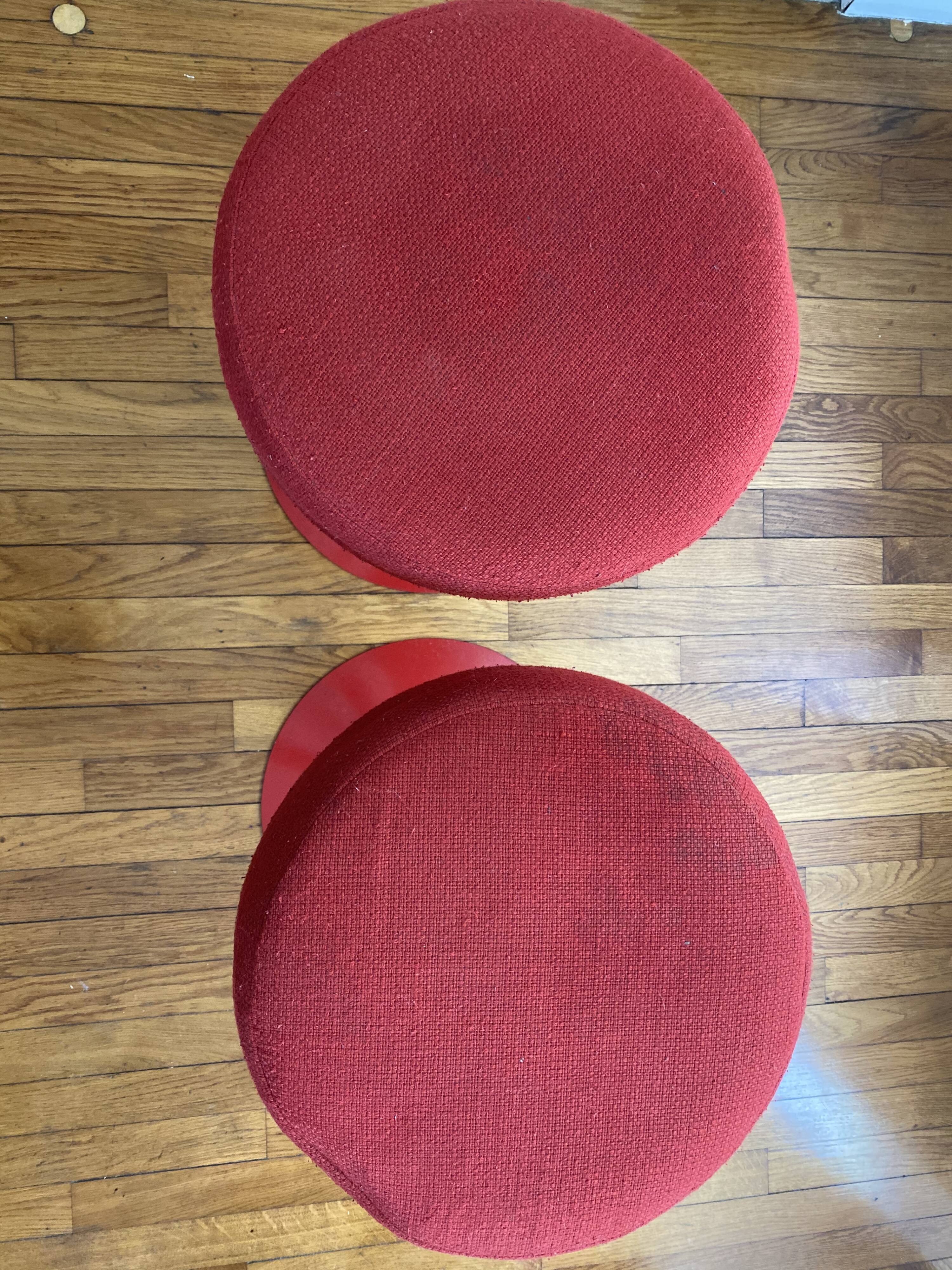Pair of low tulip stools in red metal 1970